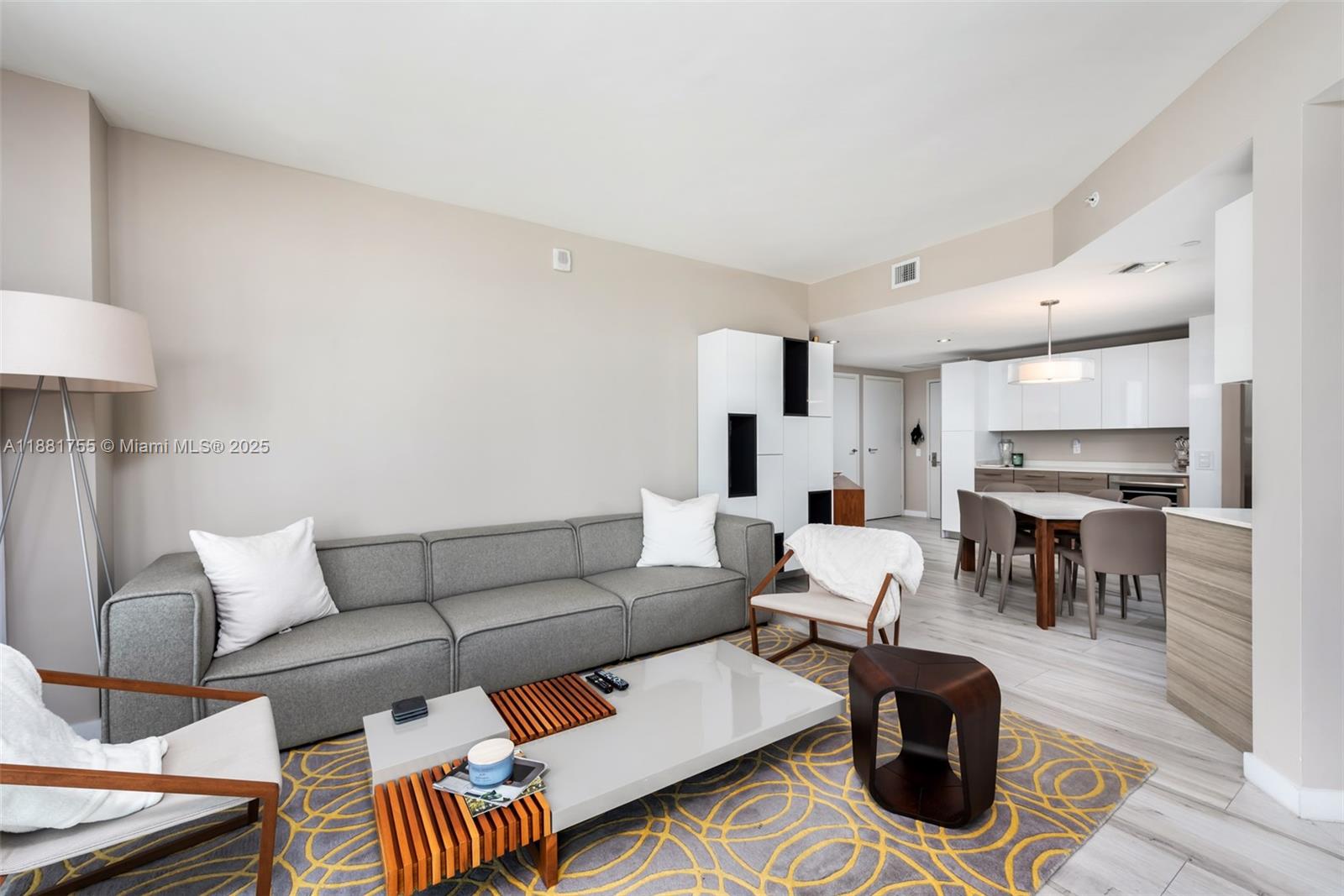 1300 Brickell Bay Dr #1702, Miami FL 33131
