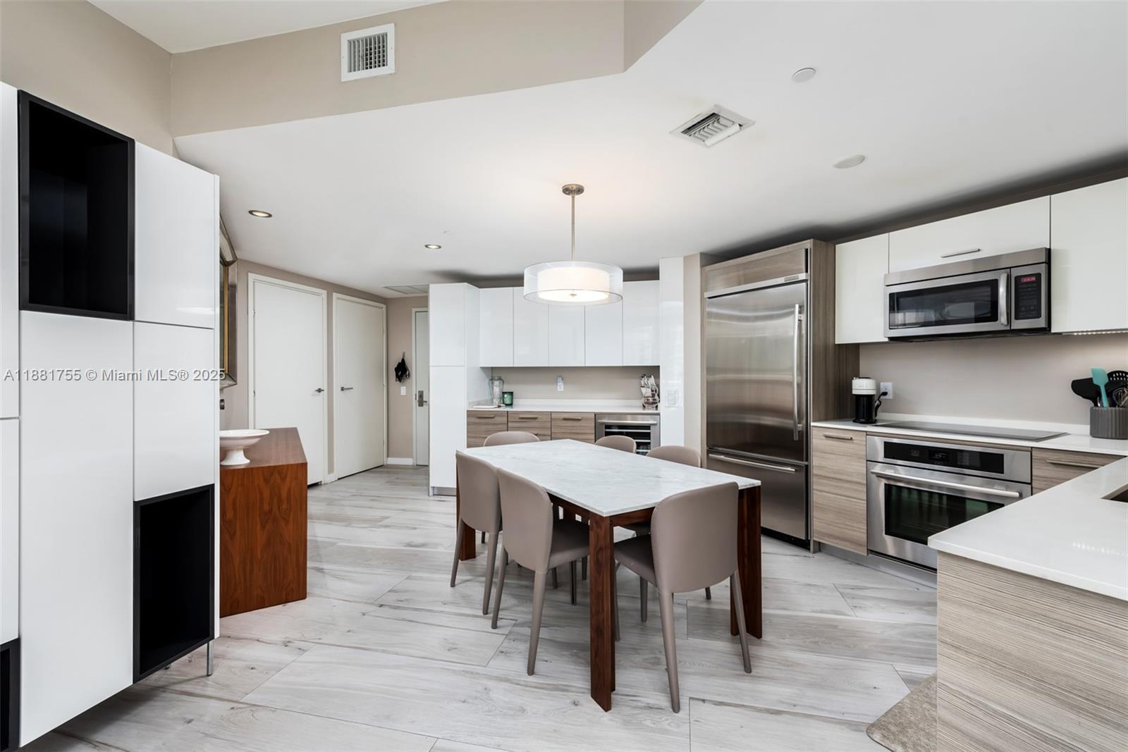 1300 Brickell Bay Dr #1702, Miami FL 33131