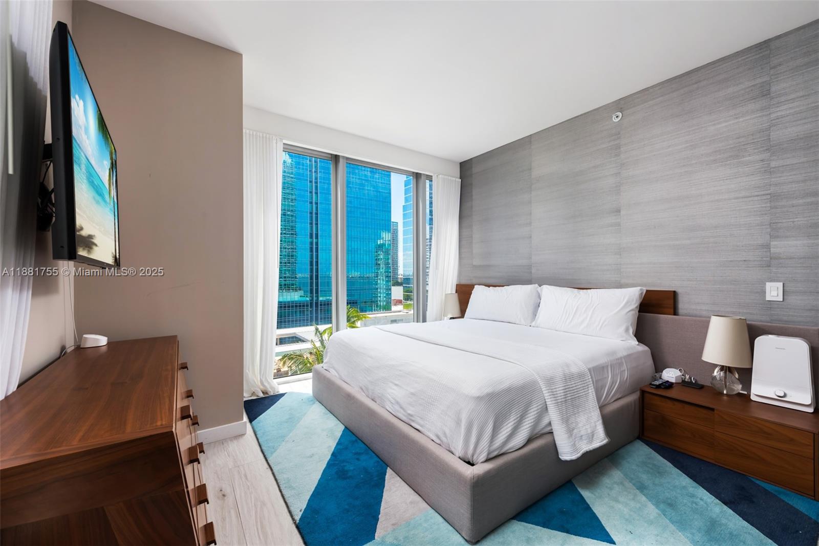 1300 Brickell Bay Dr #1702, Miami FL 33131