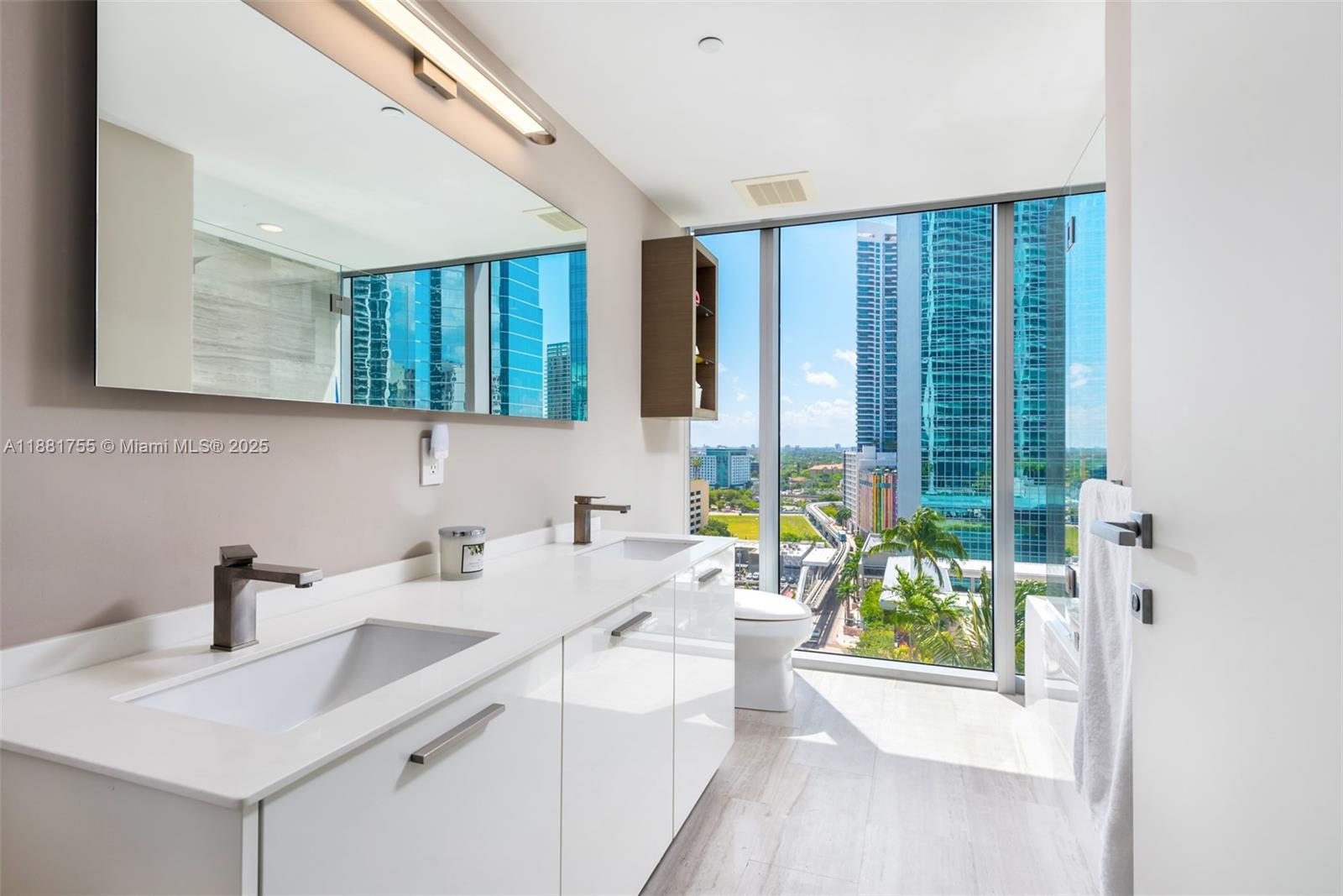 1300 Brickell Bay Dr #1702, Miami FL 33131