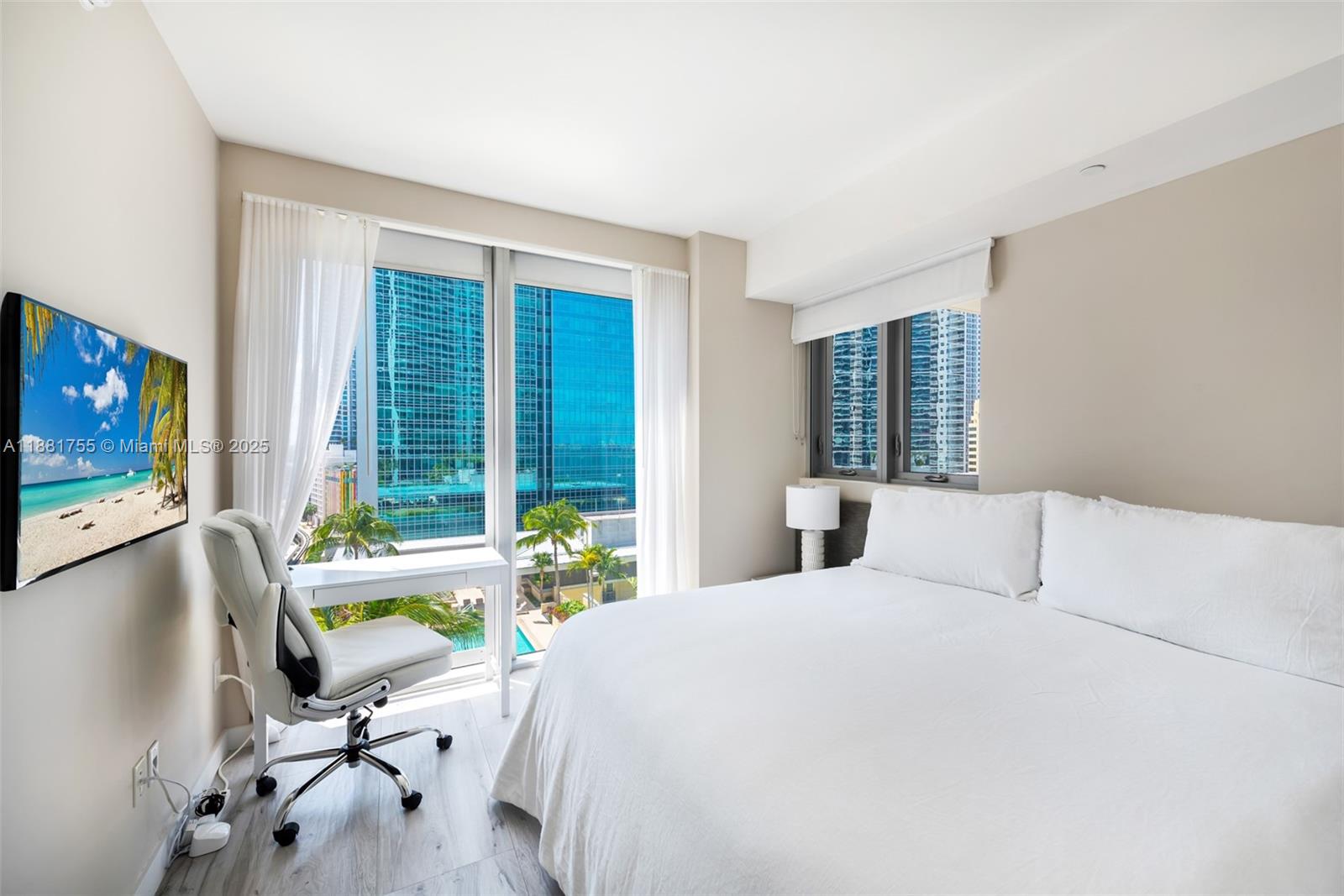 1300 Brickell Bay Dr #1702, Miami FL 33131