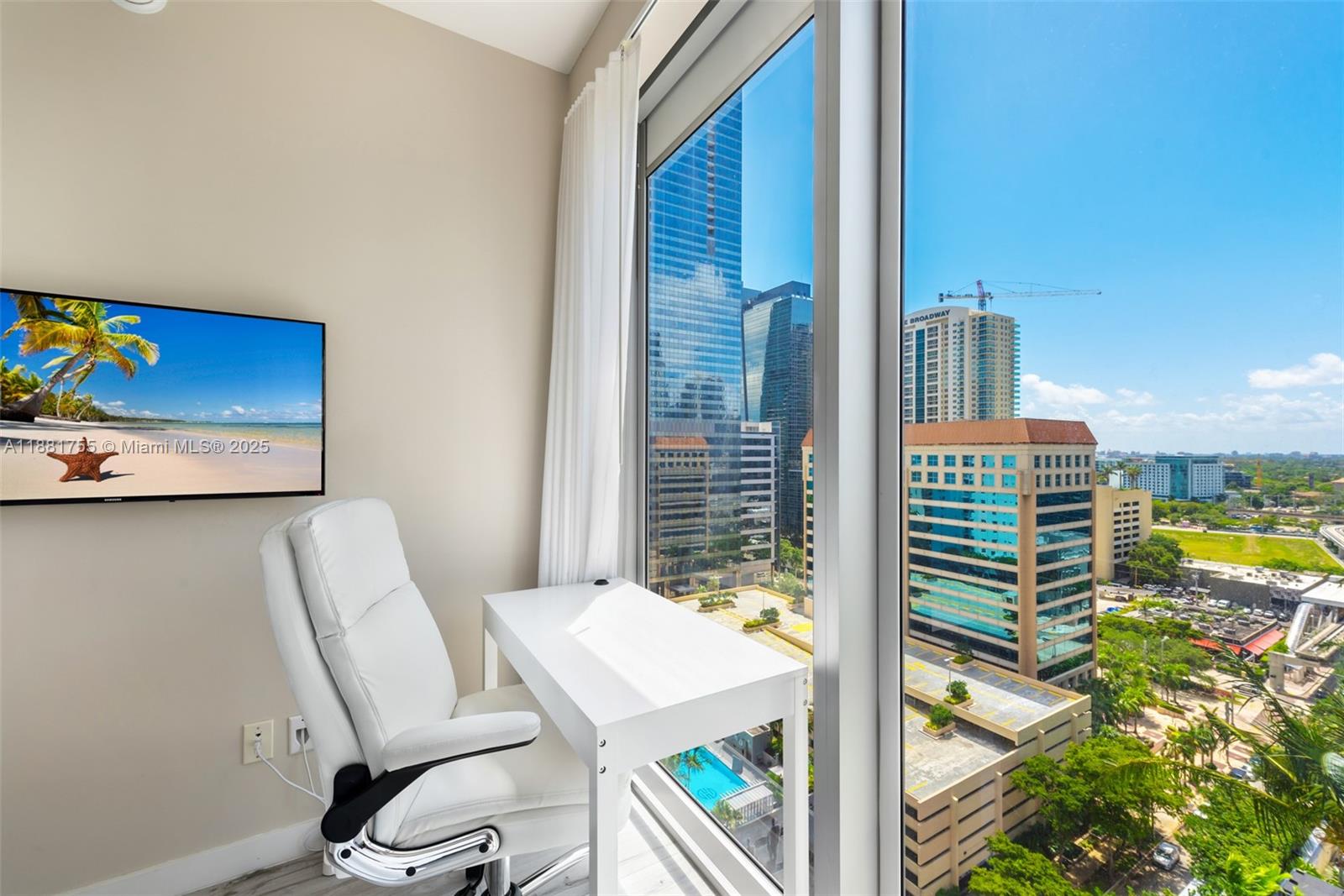 1300 Brickell Bay Dr #1702, Miami FL 33131