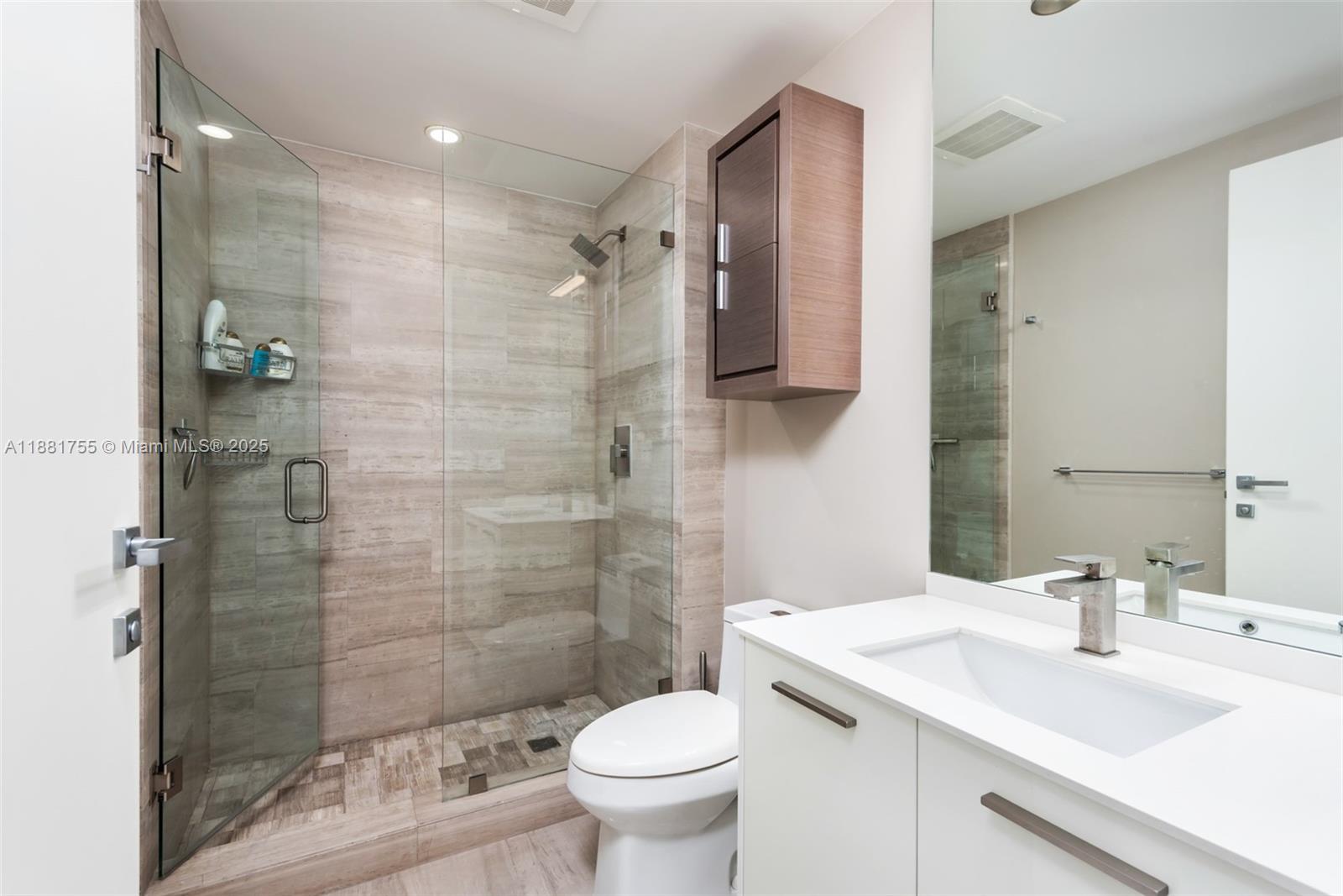 1300 Brickell Bay Dr #1702, Miami FL 33131