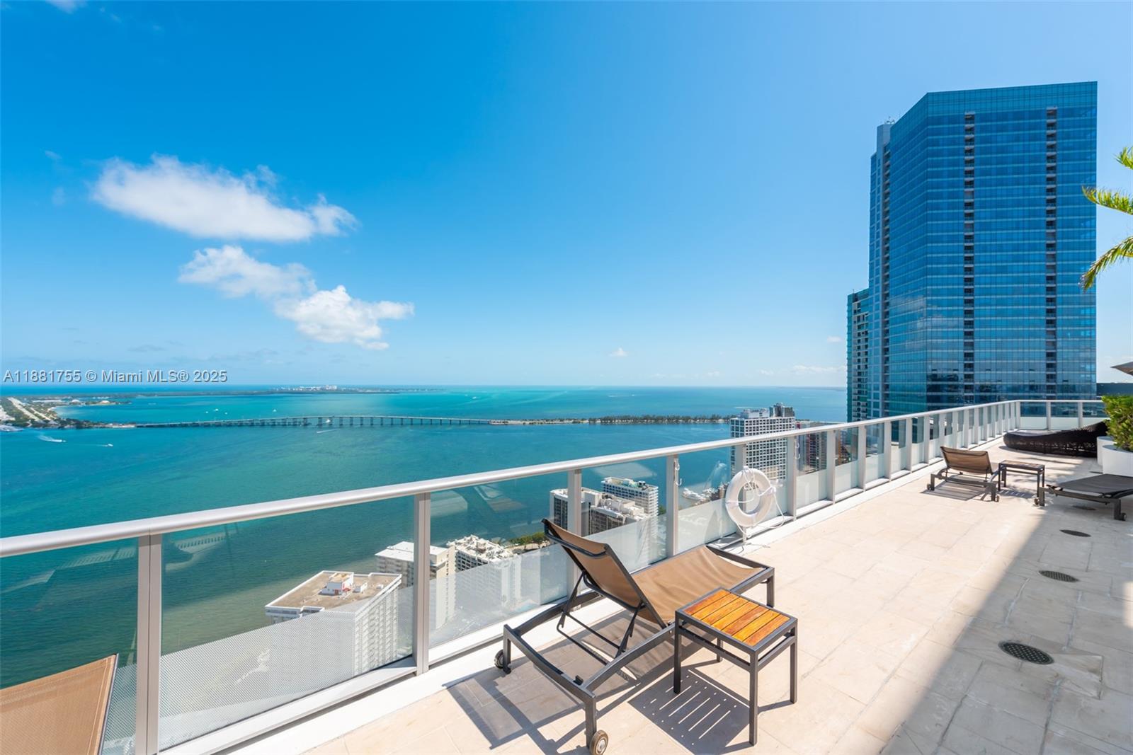 1300 Brickell Bay Dr #1702, Miami FL 33131