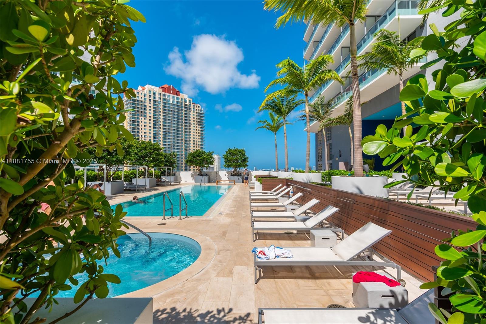1300 Brickell Bay Dr #1702, Miami FL 33131