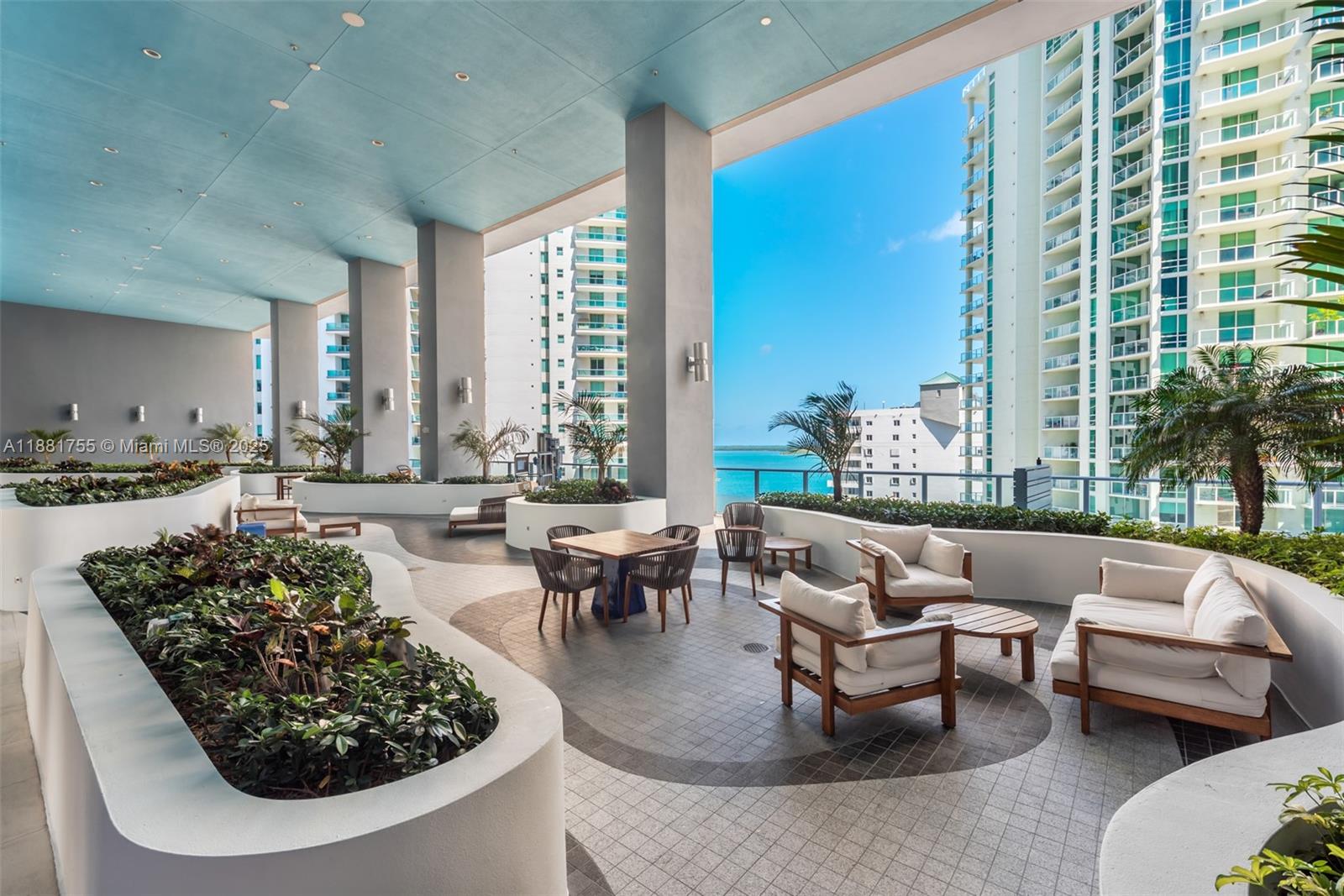 1300 Brickell Bay Dr #1702, Miami FL 33131