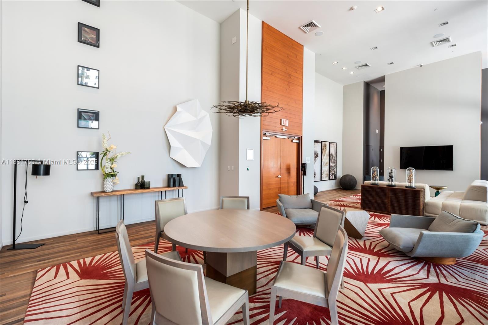 1300 Brickell Bay Dr #1702, Miami FL 33131