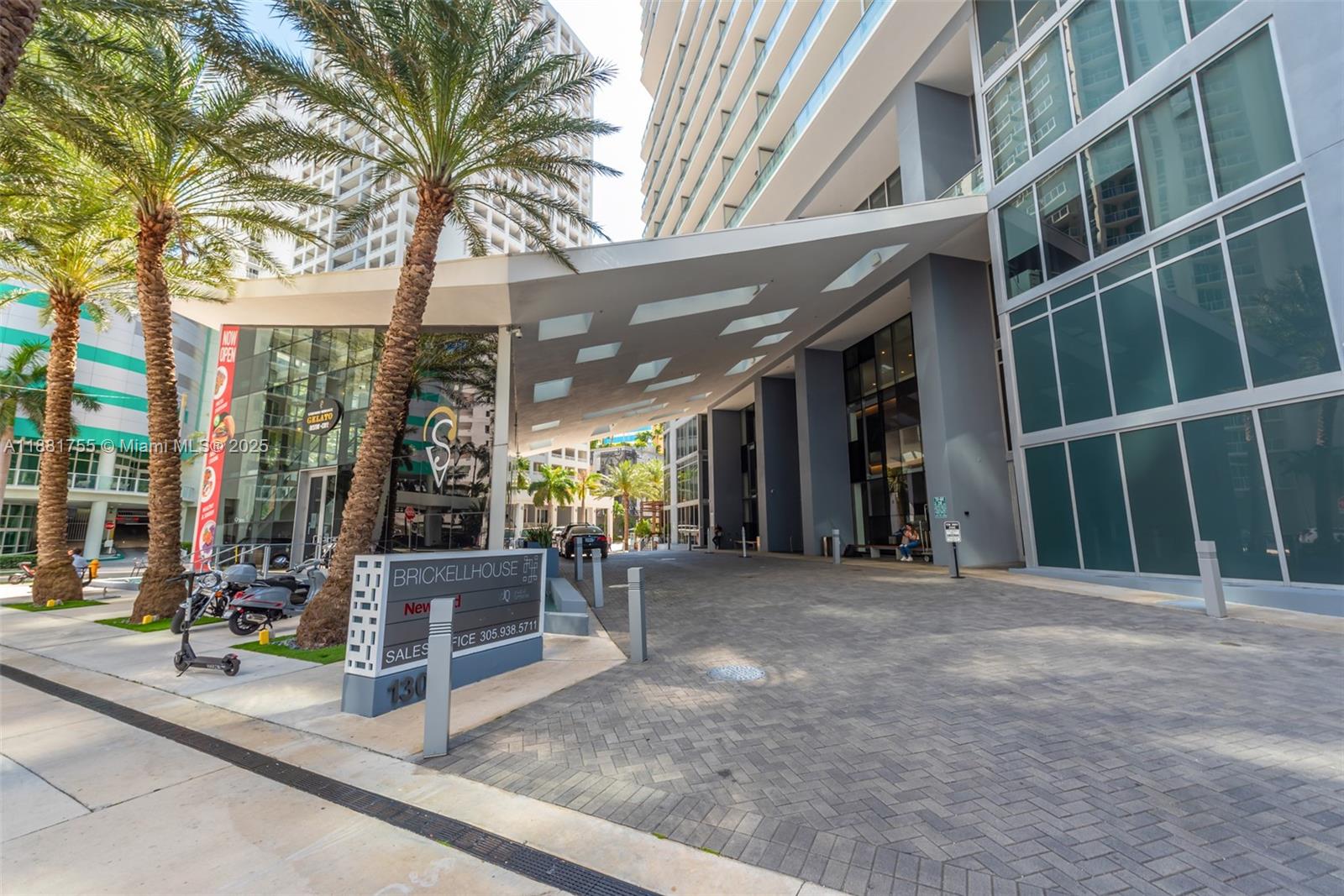 1300 Brickell Bay Dr #1702, Miami FL 33131