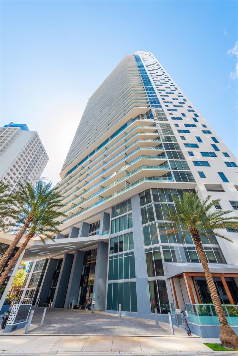1300 Brickell Bay Dr #1702, Miami FL 33131