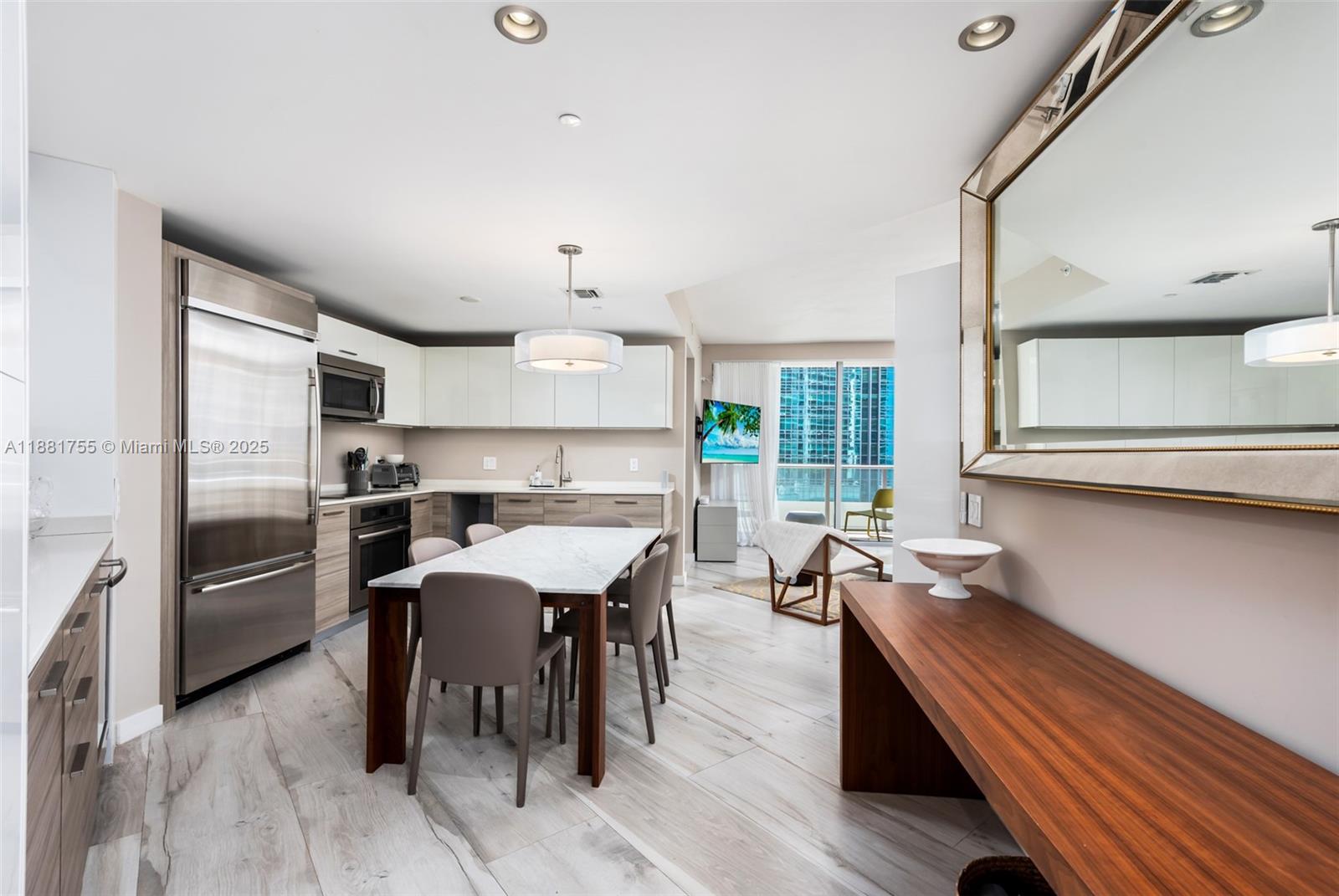 1300 Brickell Bay Dr #1702, Miami FL 33131