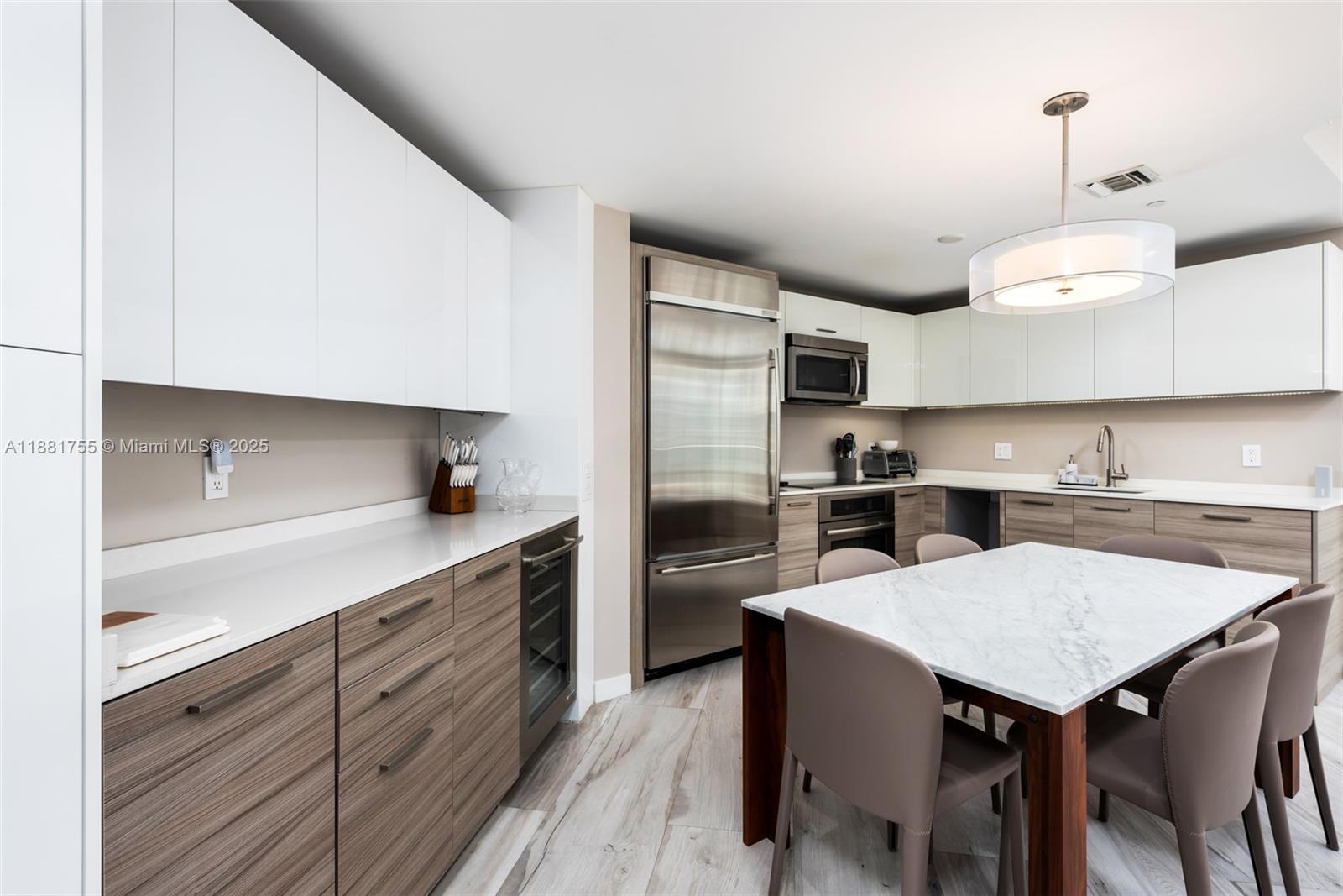 1300 Brickell Bay Dr #1702, Miami FL 33131