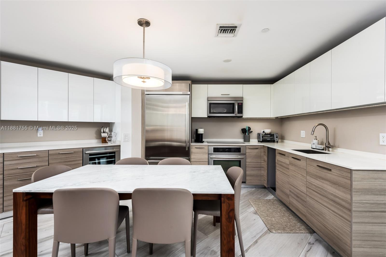 1300 Brickell Bay Dr #1702, Miami FL 33131