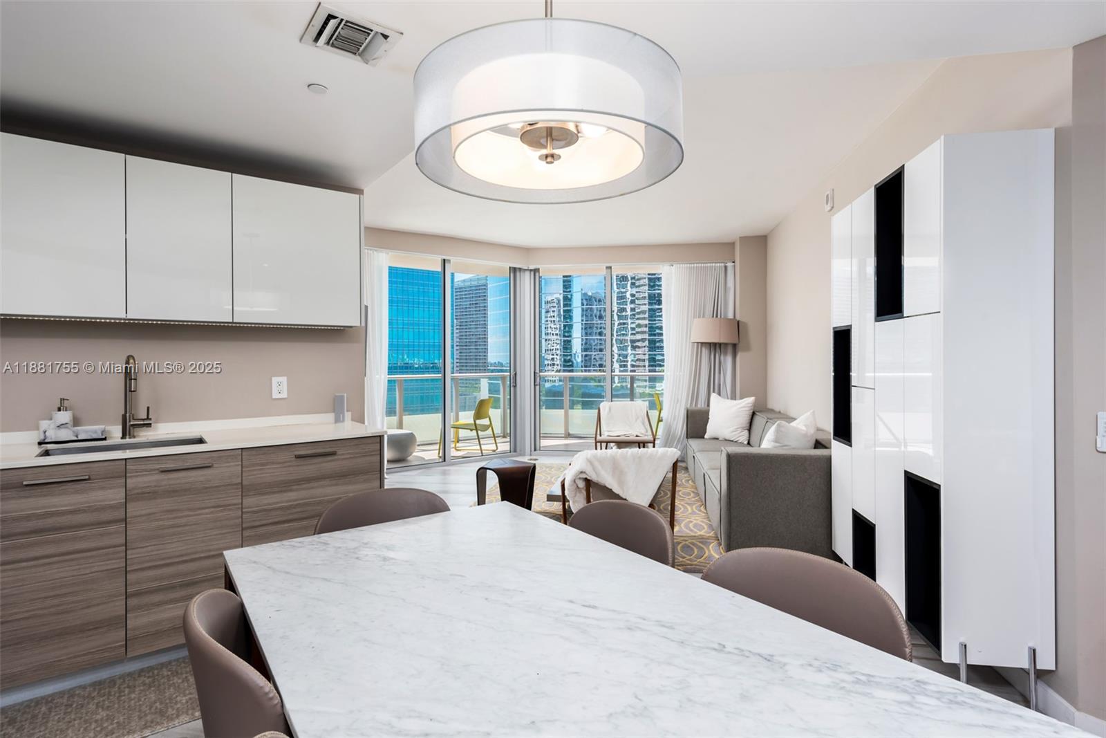 1300 Brickell Bay Dr #1702, Miami FL 33131