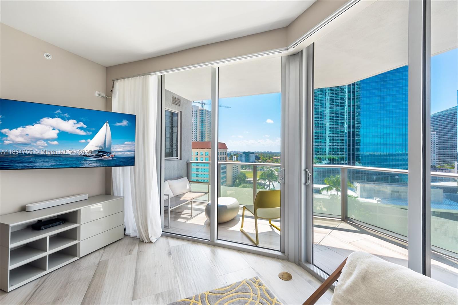 1300 Brickell Bay Dr #1702, Miami FL 33131