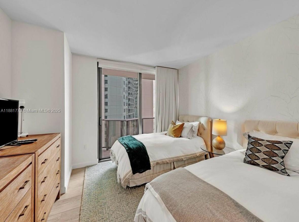 55 SW 9th St #1808, Miami FL 33130