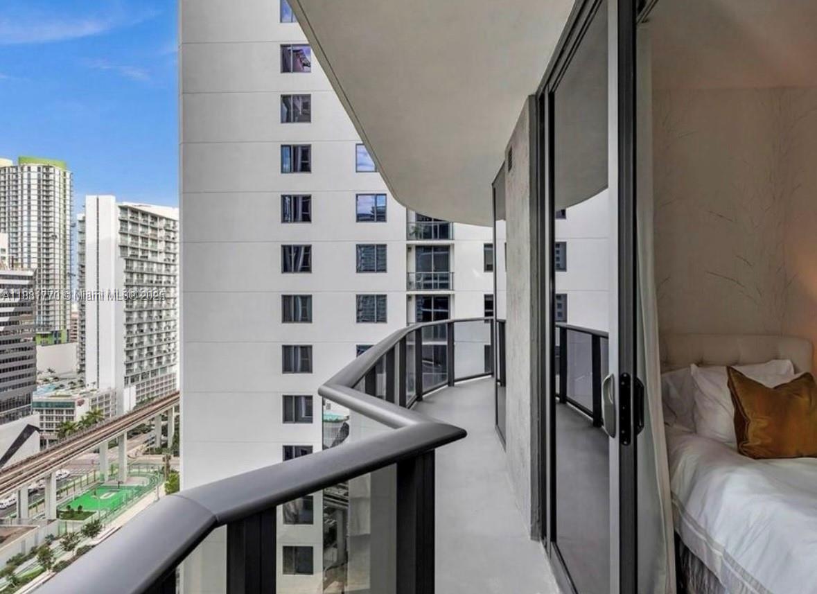 55 SW 9th St #1808, Miami FL 33130