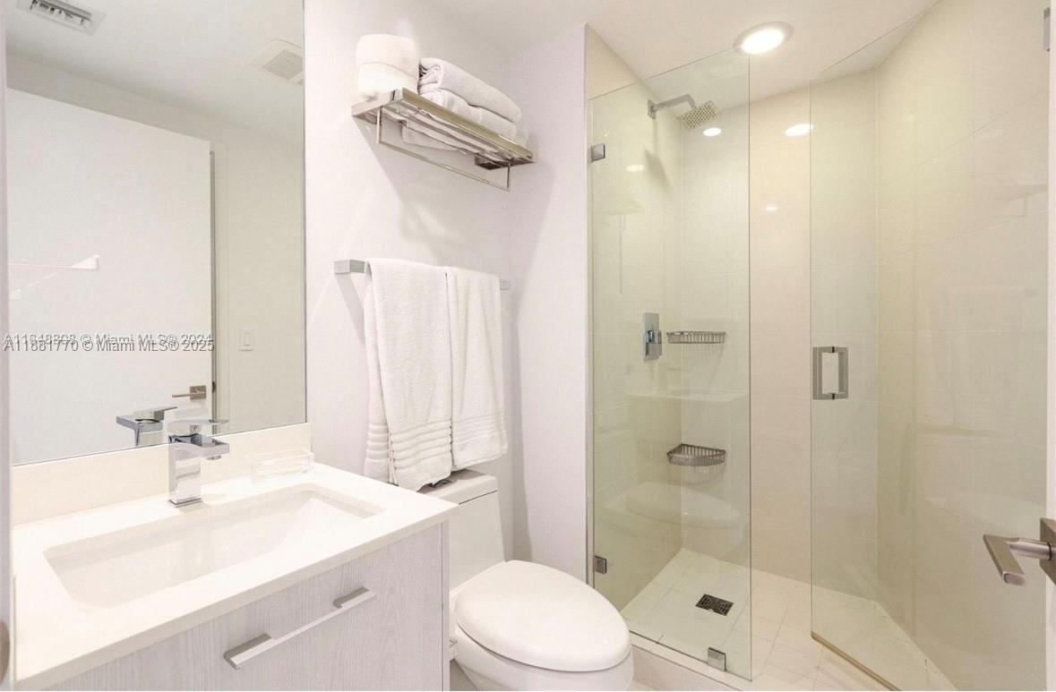 55 SW 9th St #1808, Miami FL 33130