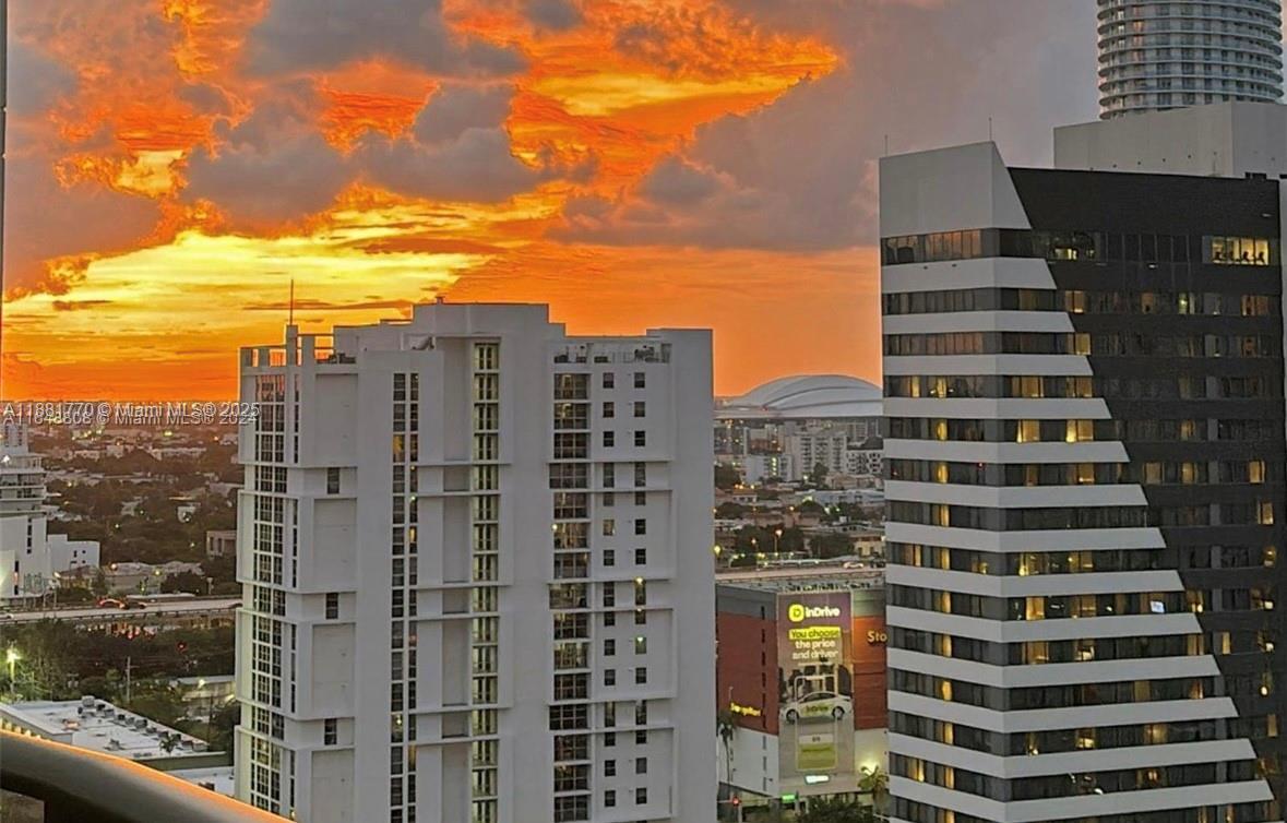 55 SW 9th St #1808, Miami FL 33130