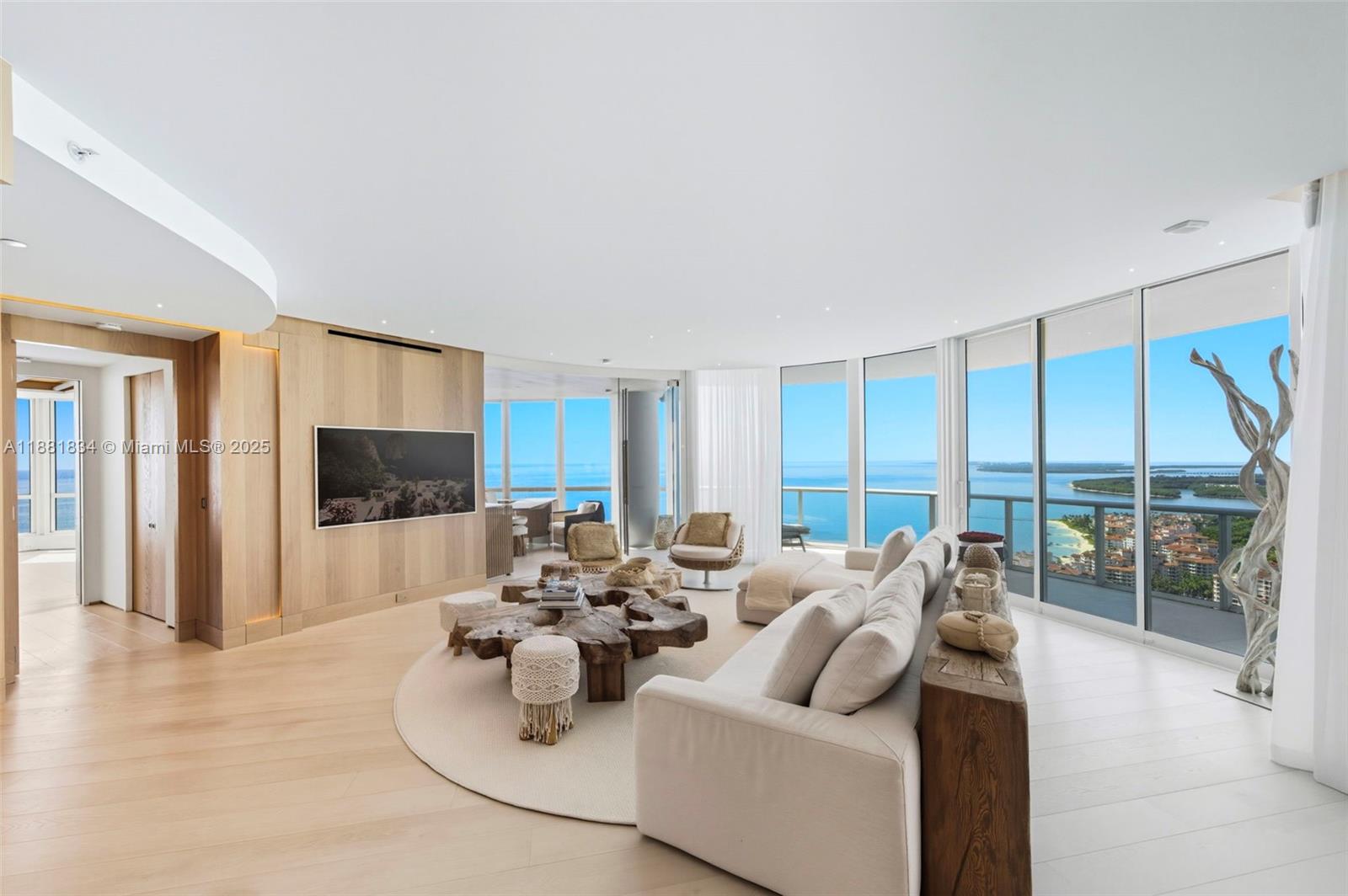 100 S Pointe Dr #3803, Miami Beach FL 33139