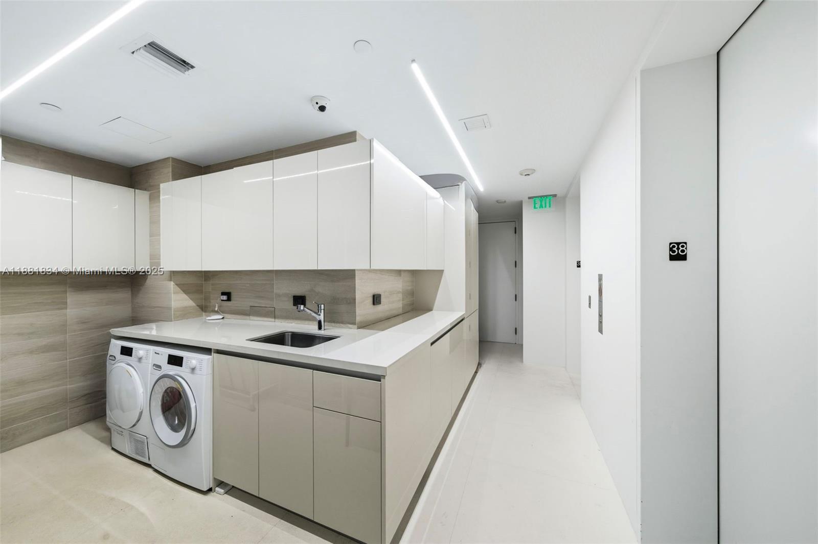 100 S Pointe Dr #3803, Miami Beach FL 33139