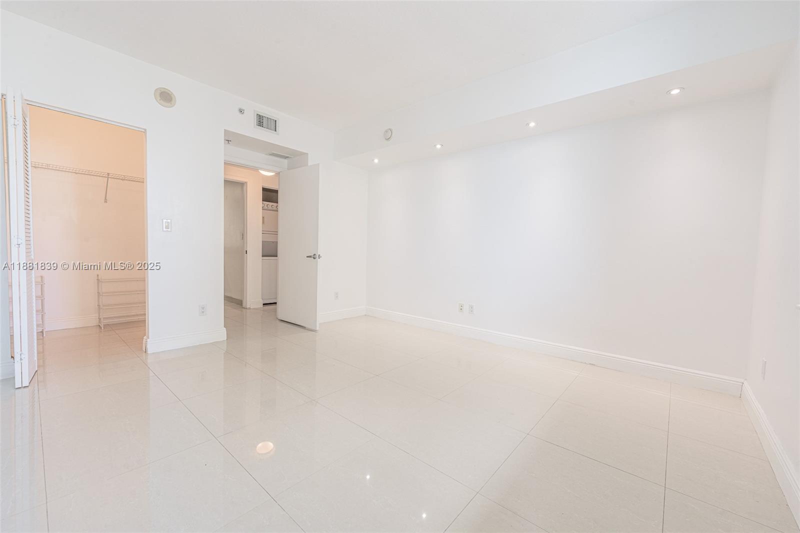 335 S Biscayne Blvd #2602, Miami FL 33131