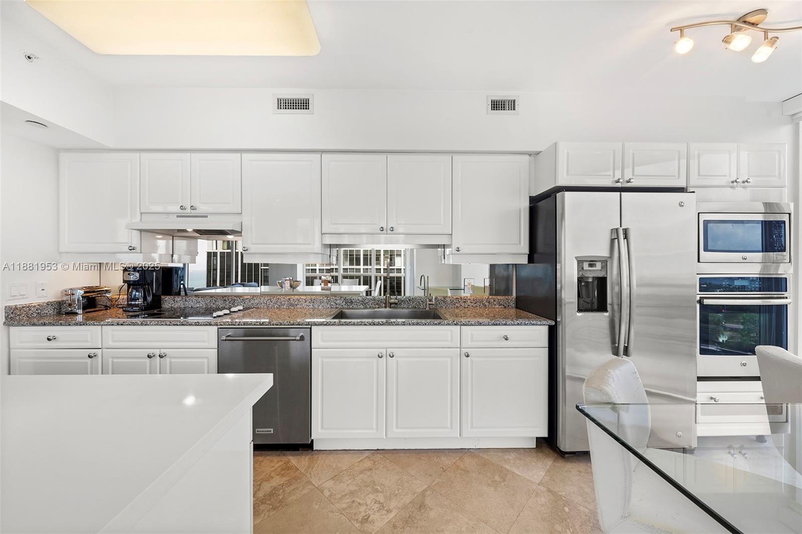4779 Collins Ave #1707, Miami Beach FL 33140