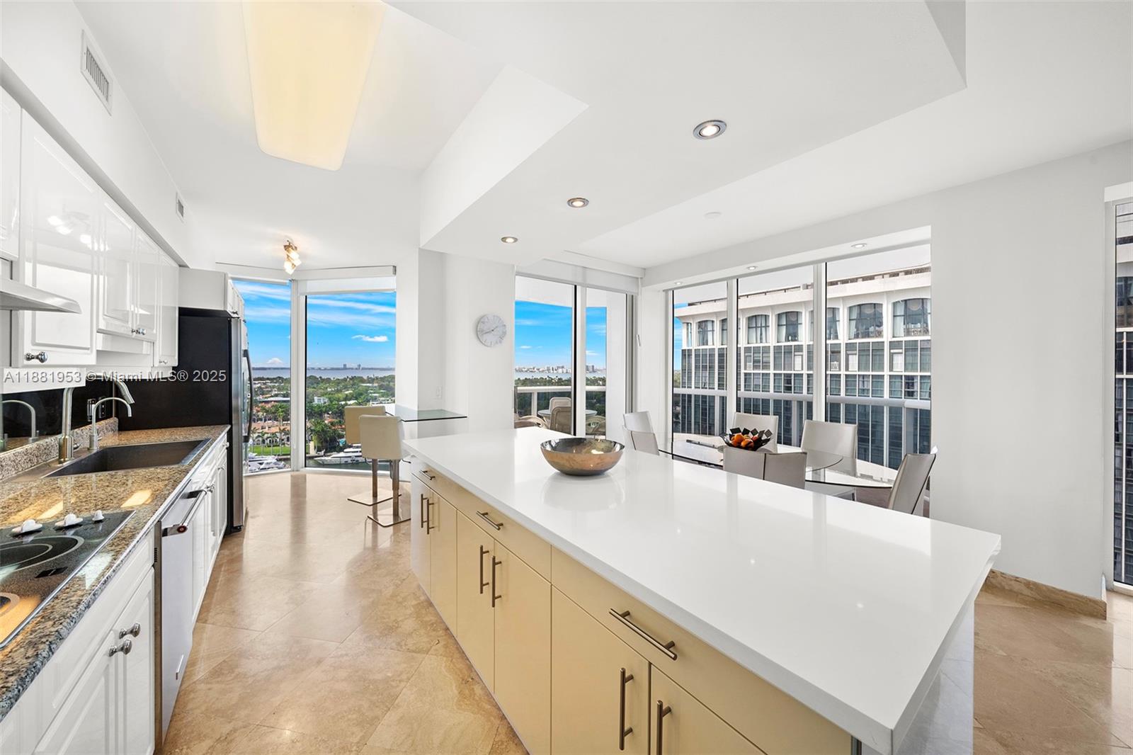4779 Collins Ave #1707, Miami Beach FL 33140
