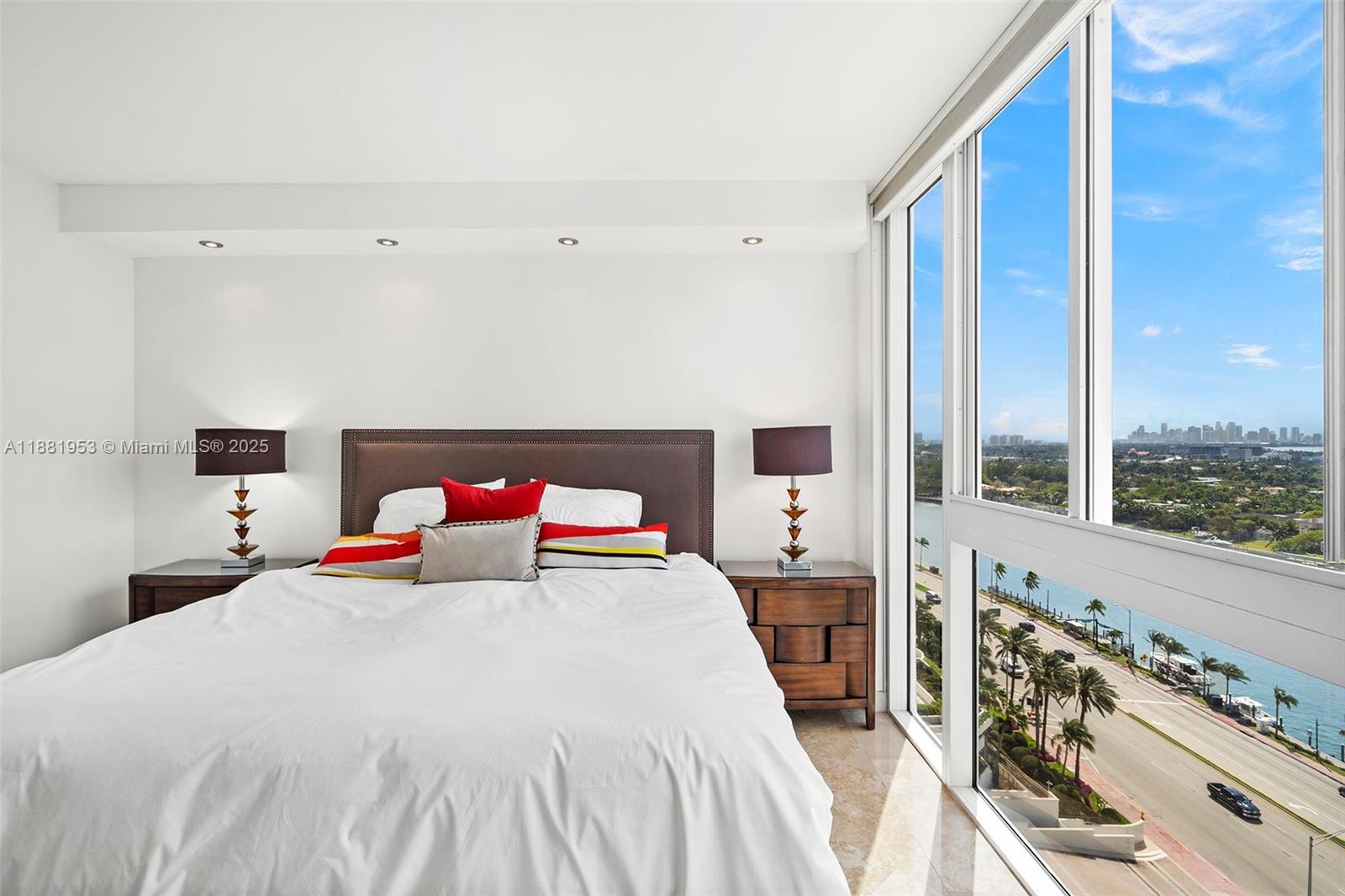 4779 Collins Ave #1707, Miami Beach FL 33140