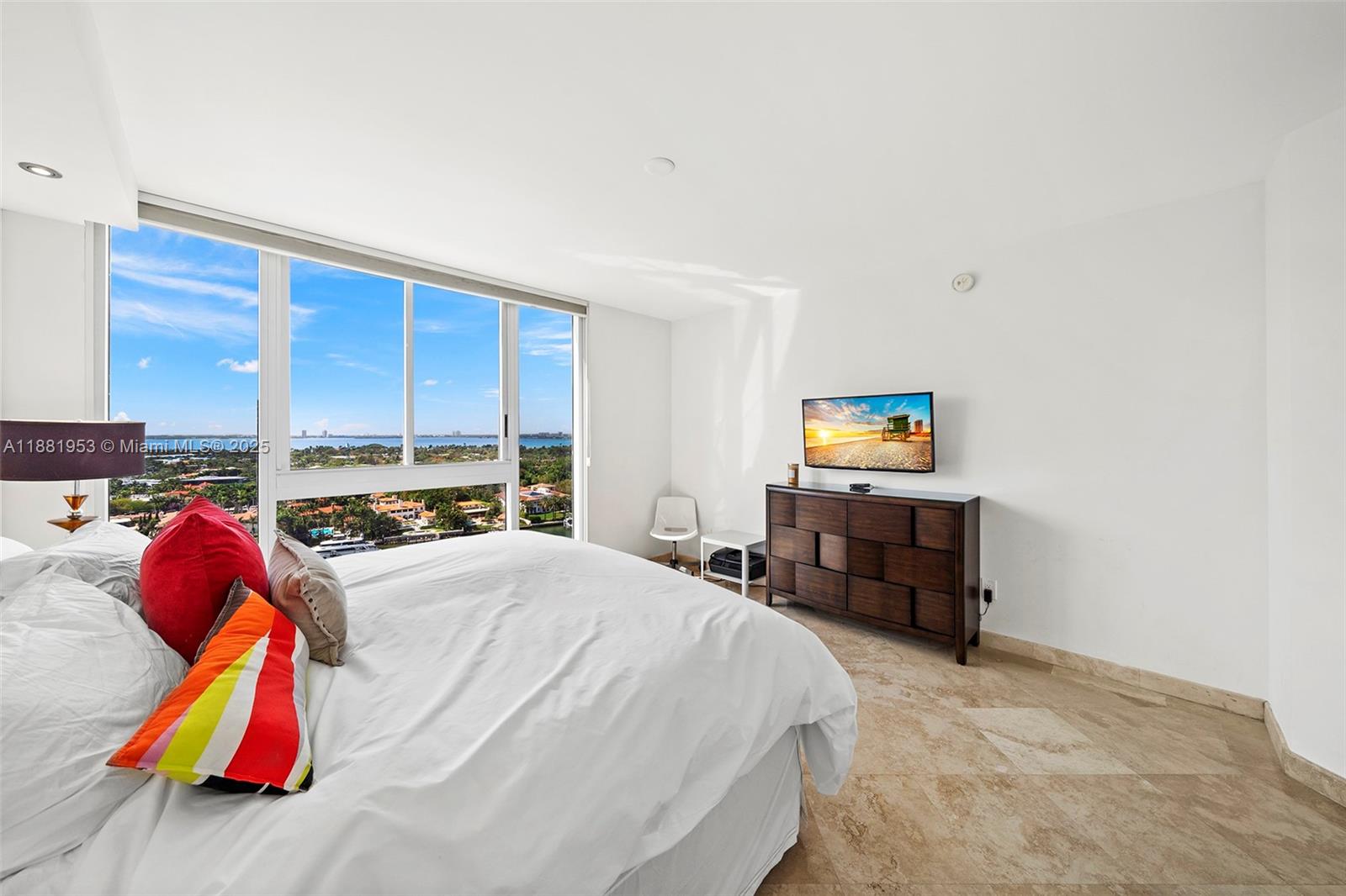 4779 Collins Ave #1707, Miami Beach FL 33140