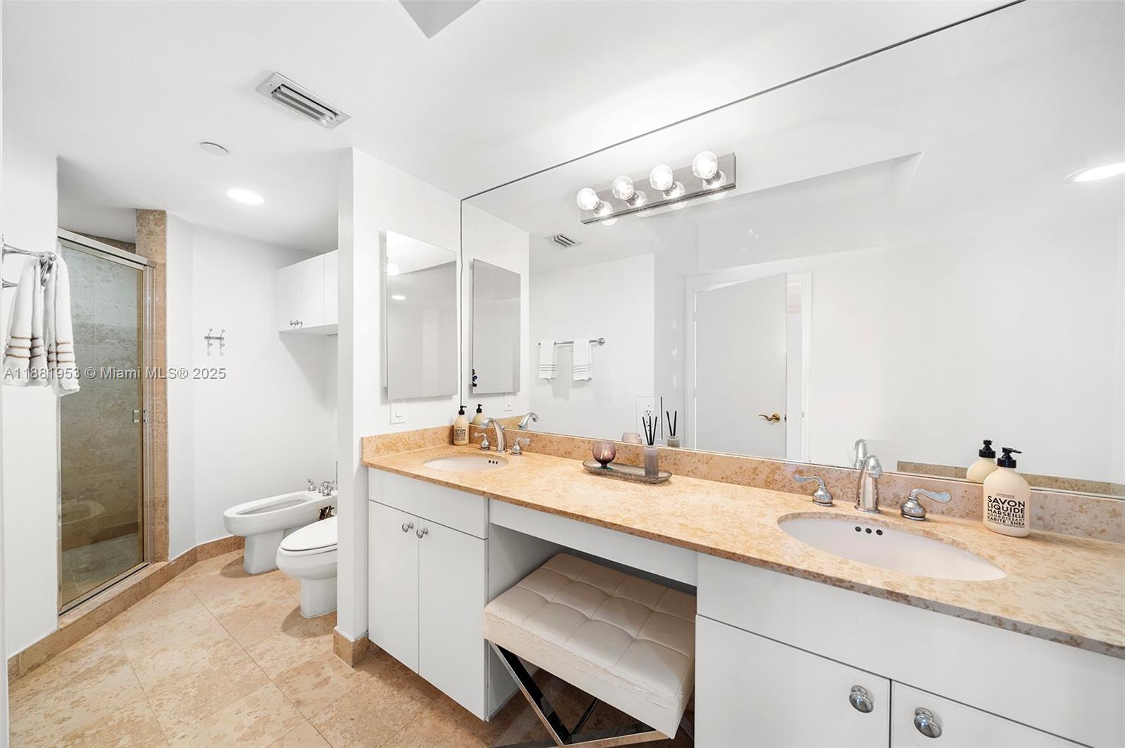4779 Collins Ave #1707, Miami Beach FL 33140