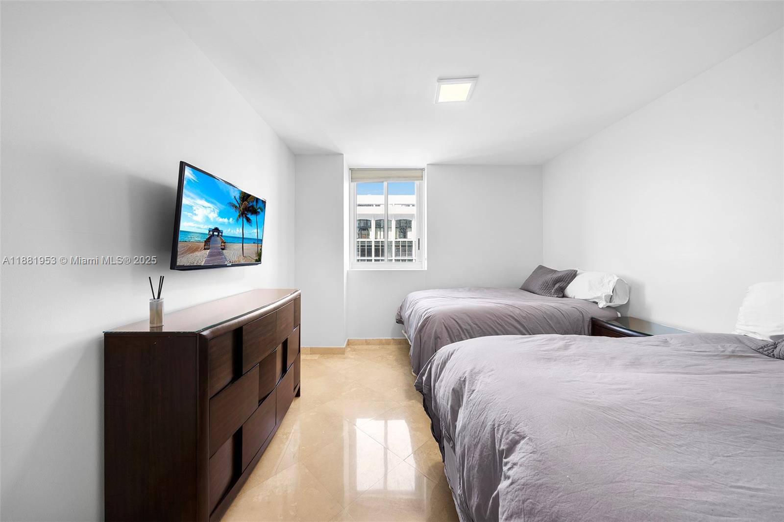 4779 Collins Ave #1707, Miami Beach FL 33140