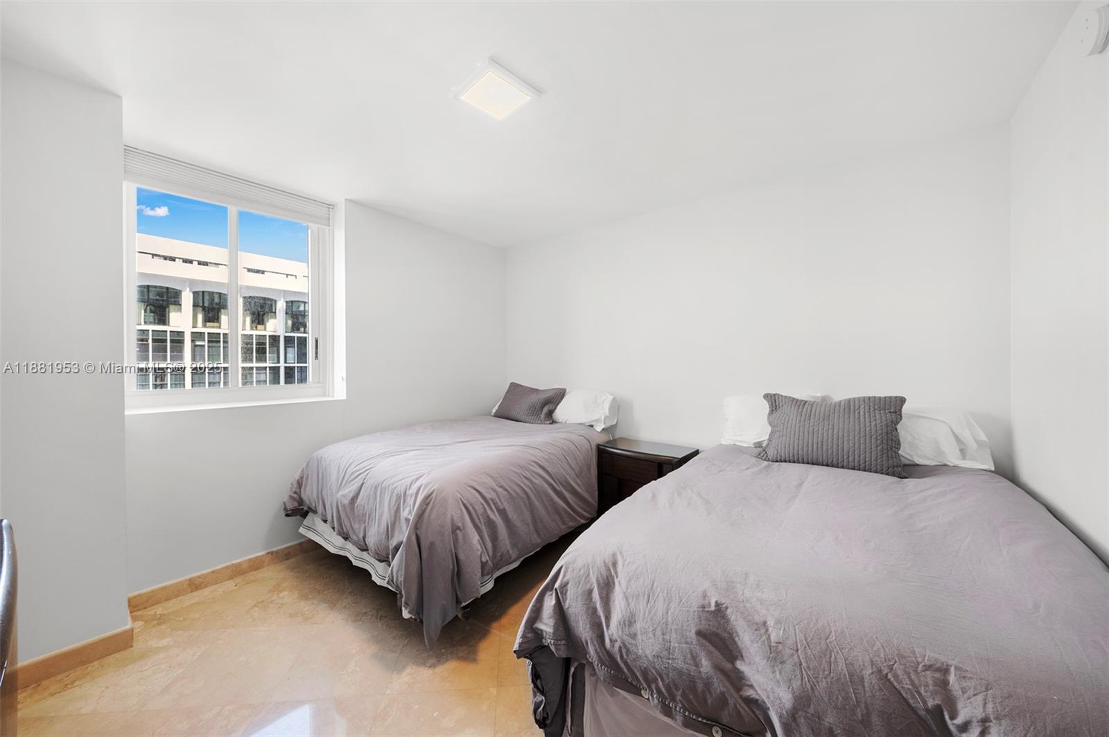 4779 Collins Ave #1707, Miami Beach FL 33140