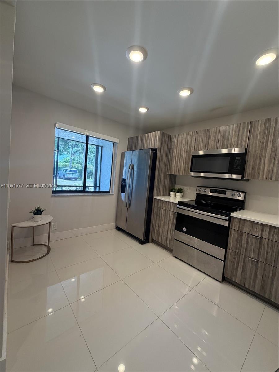 16531 Blatt Blvd #103, Weston FL 33326