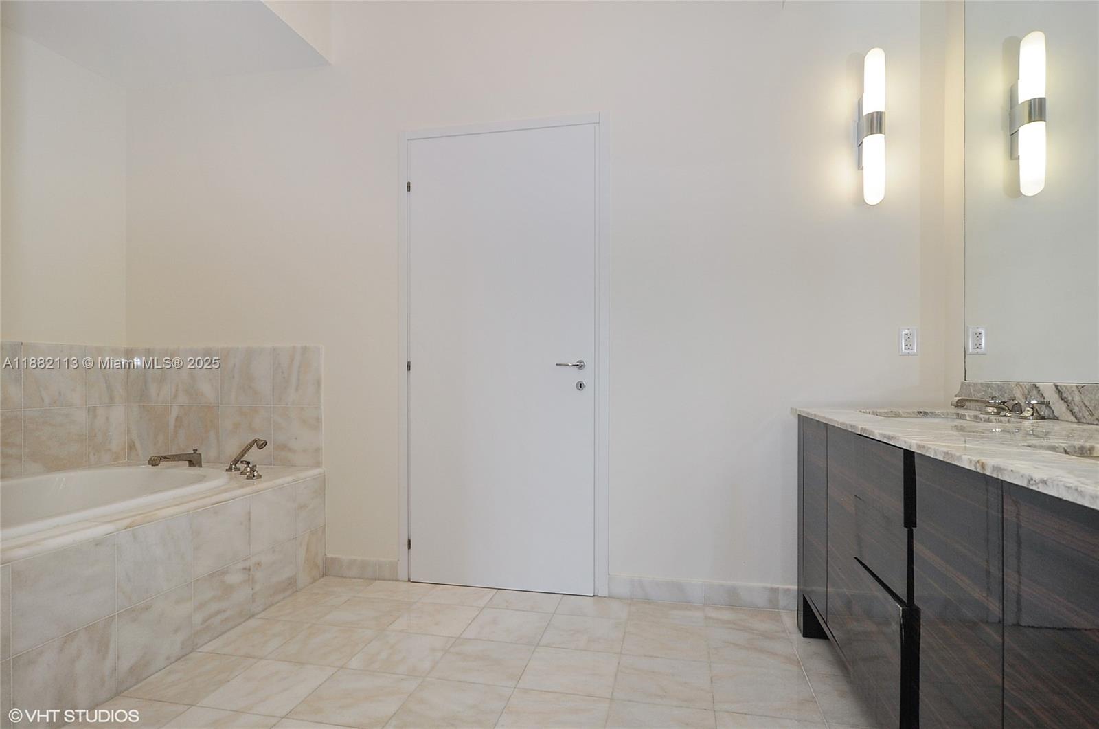50 S Pointe Dr #1405, Miami Beach FL 33139
