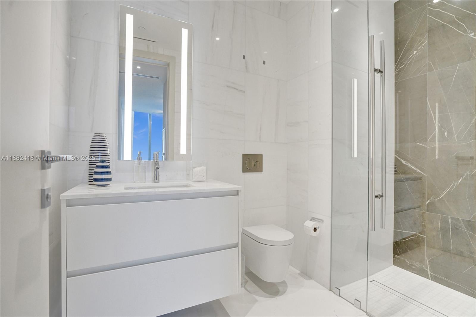 300 Biscayne Blvd Way #2305W, Miami FL 33131