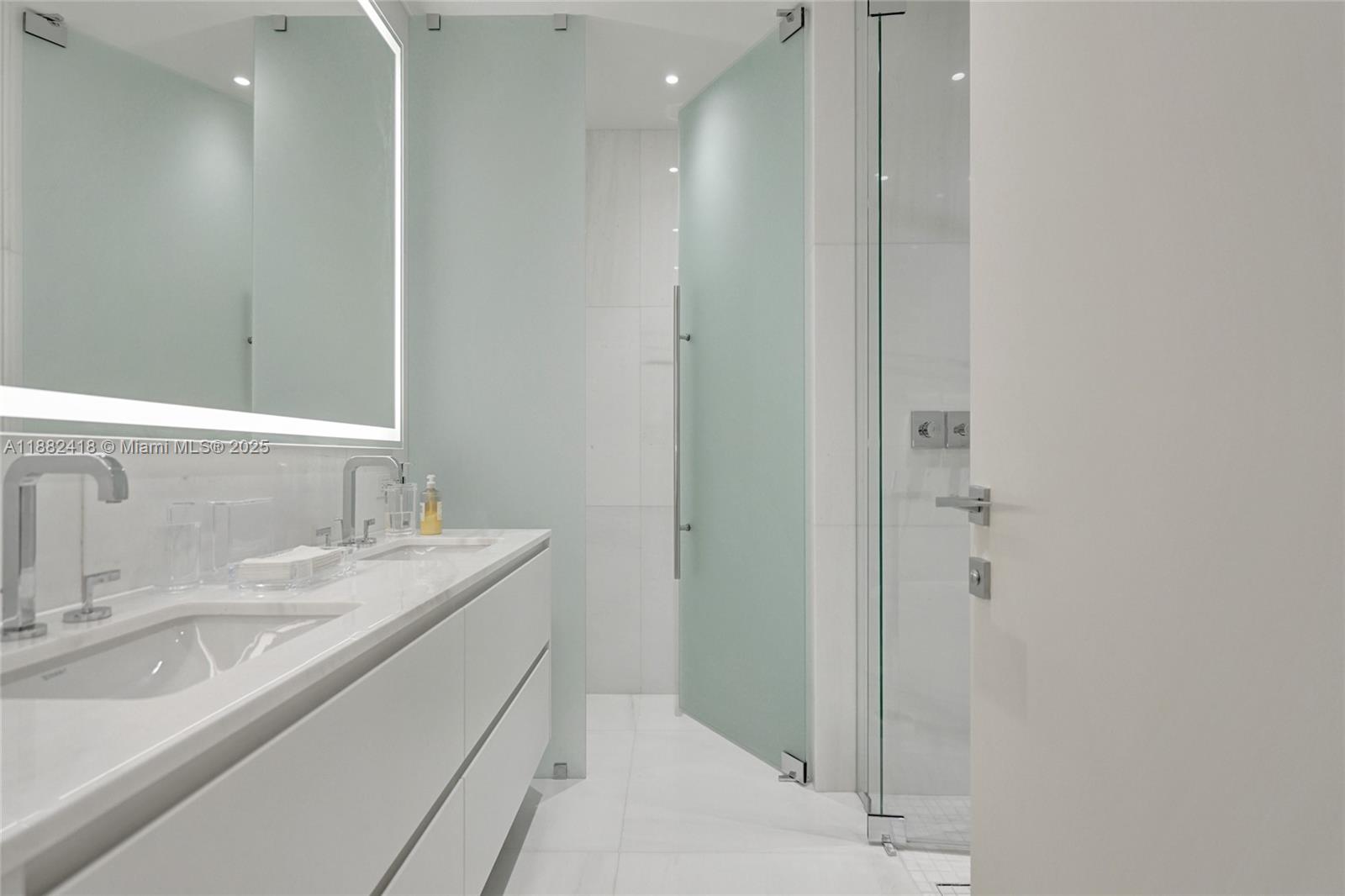 300 Biscayne Blvd Way #2305W, Miami FL 33131