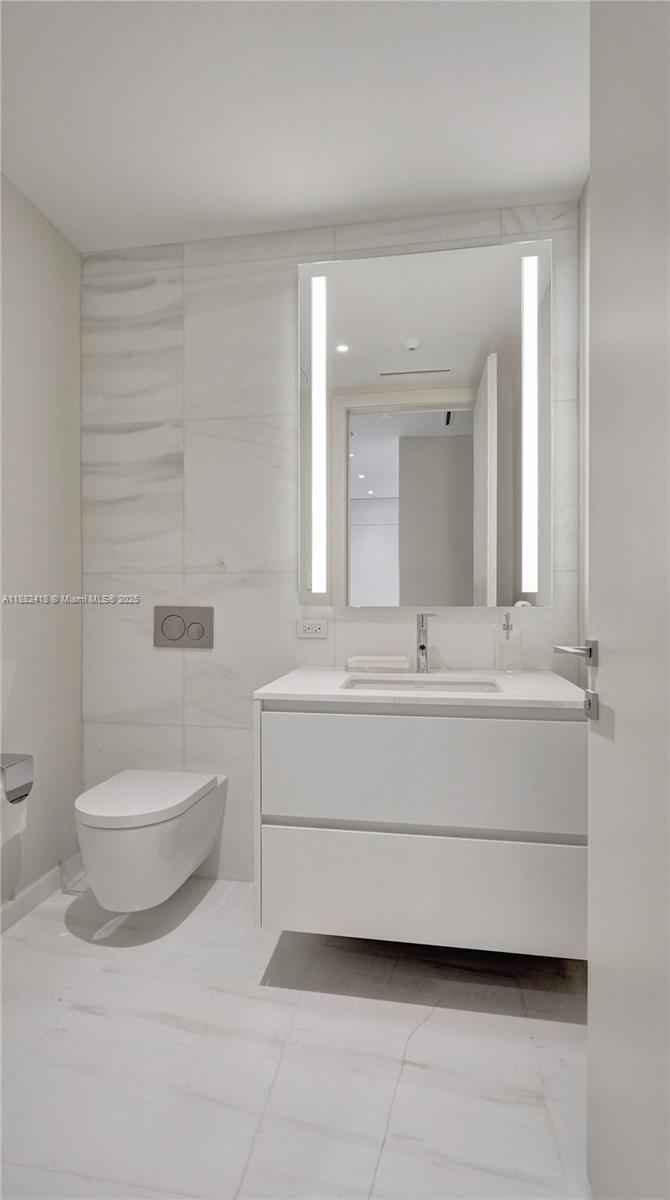 300 Biscayne Blvd Way #2305W, Miami FL 33131
