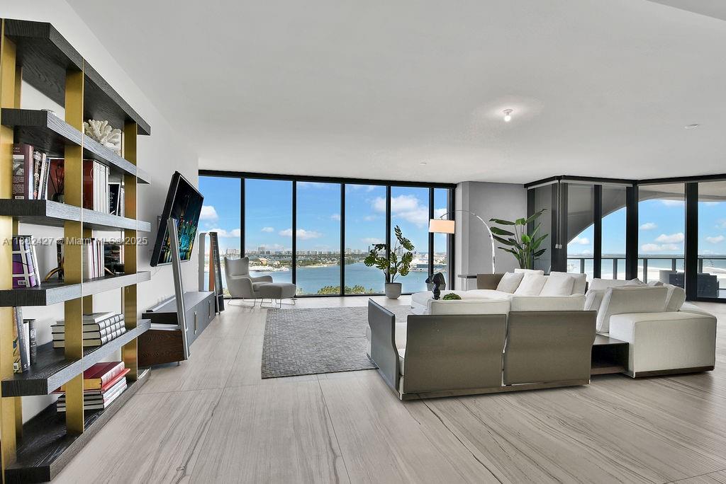 1000 Biscayne Blvd #1901, Miami FL 33132