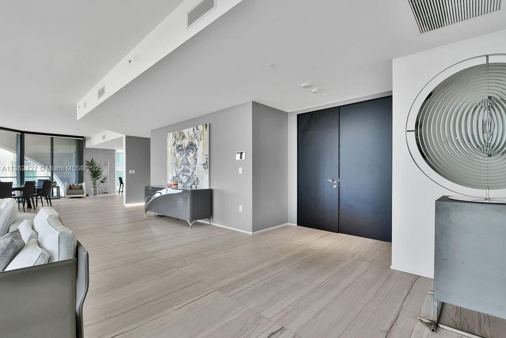 1000 Biscayne Blvd #1901, Miami FL 33132