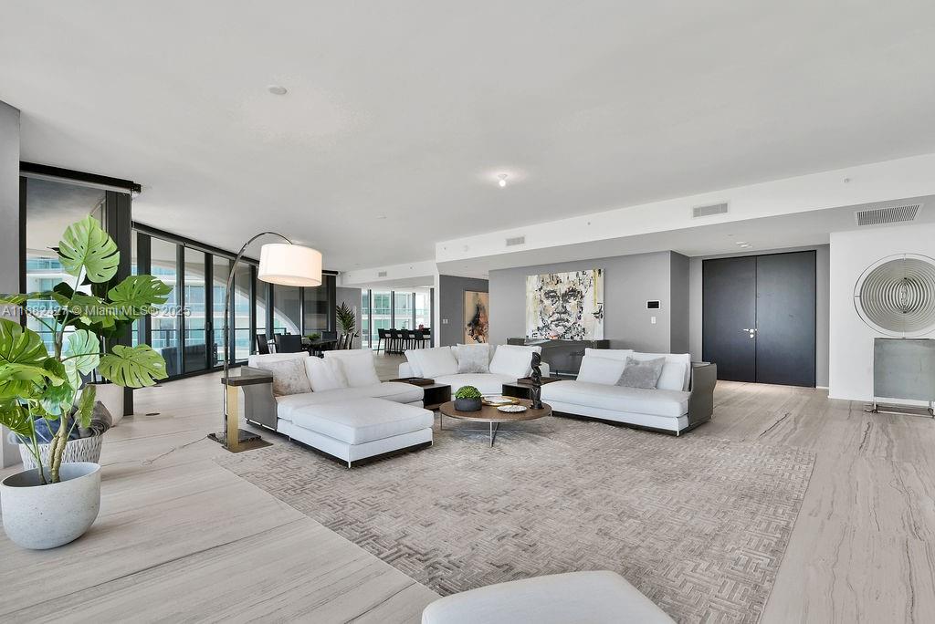 1000 Biscayne Blvd #1901, Miami FL 33132