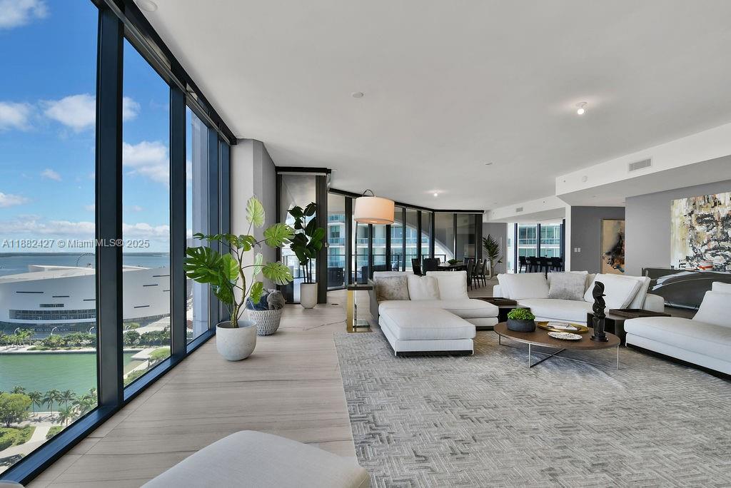 1000 Biscayne Blvd #1901, Miami FL 33132