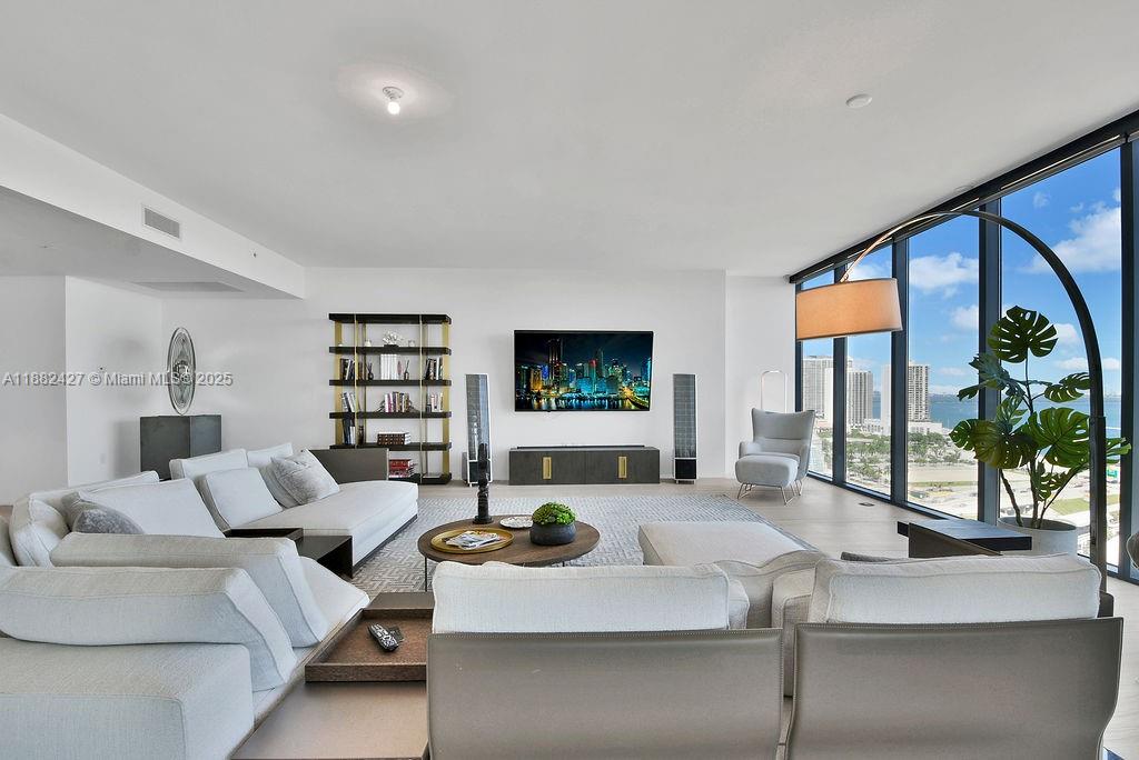 1000 Biscayne Blvd #1901, Miami FL 33132