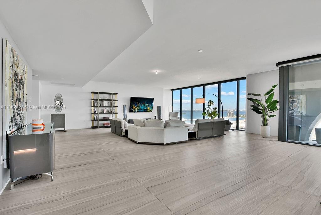 1000 Biscayne Blvd #1901, Miami FL 33132