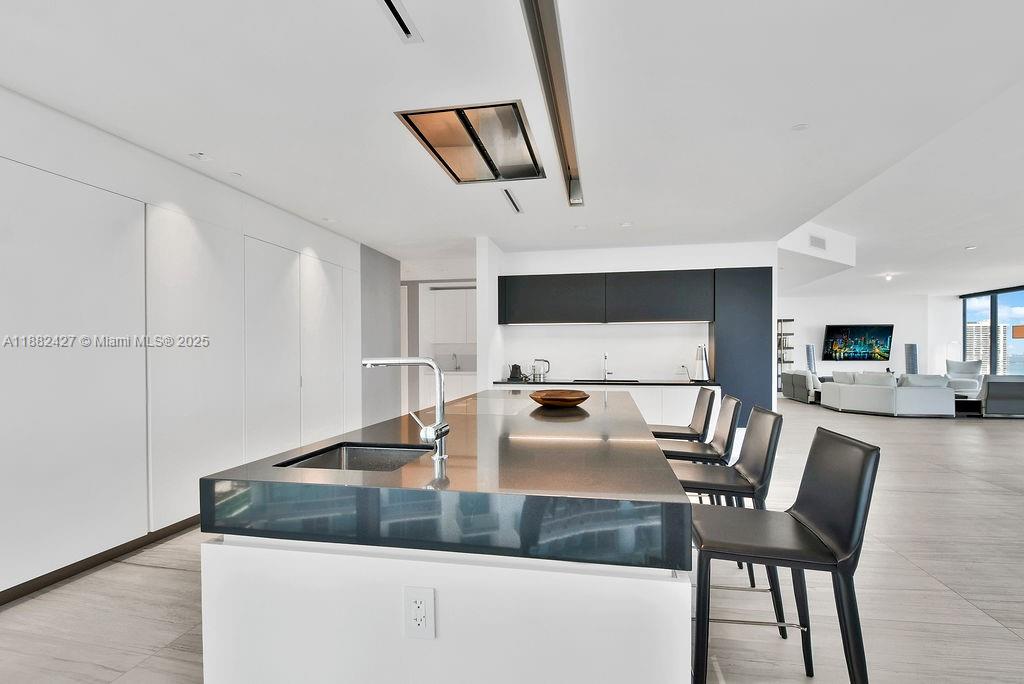 1000 Biscayne Blvd #1901, Miami FL 33132