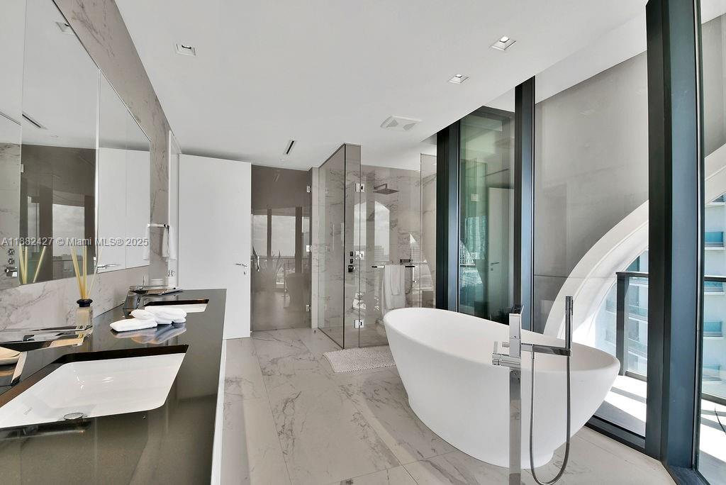 1000 Biscayne Blvd #1901, Miami FL 33132