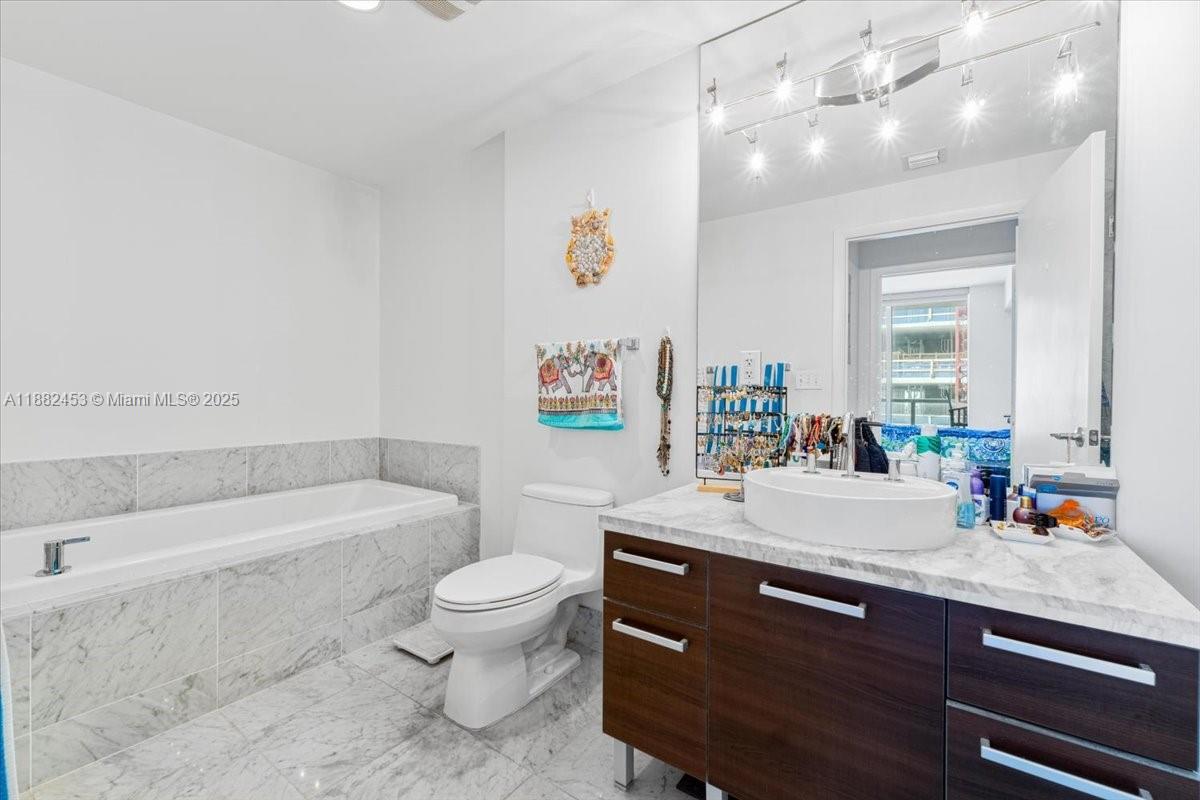 244 Biscayne Blvd #3506, Miami FL 33132
