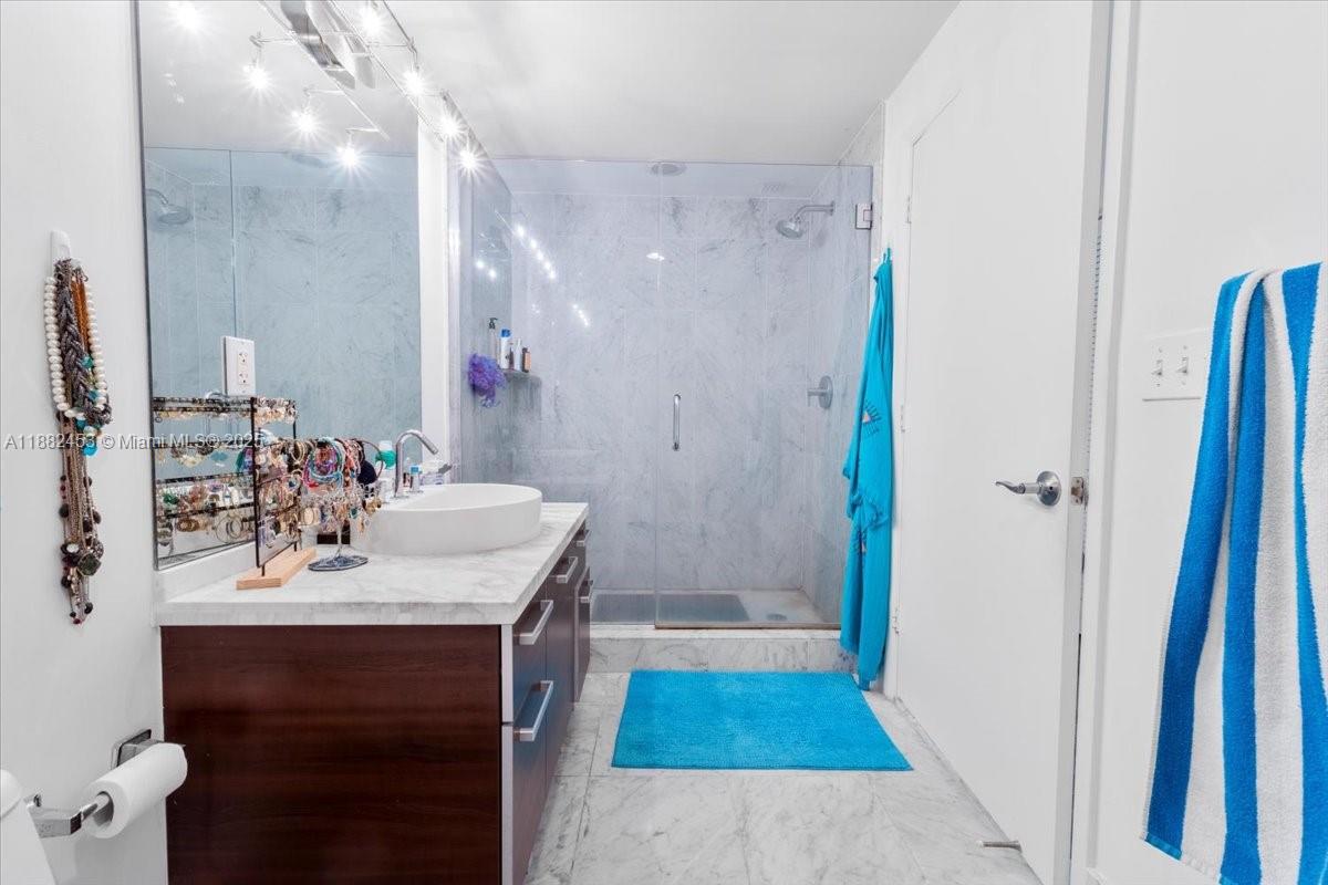 244 Biscayne Blvd #3506, Miami FL 33132