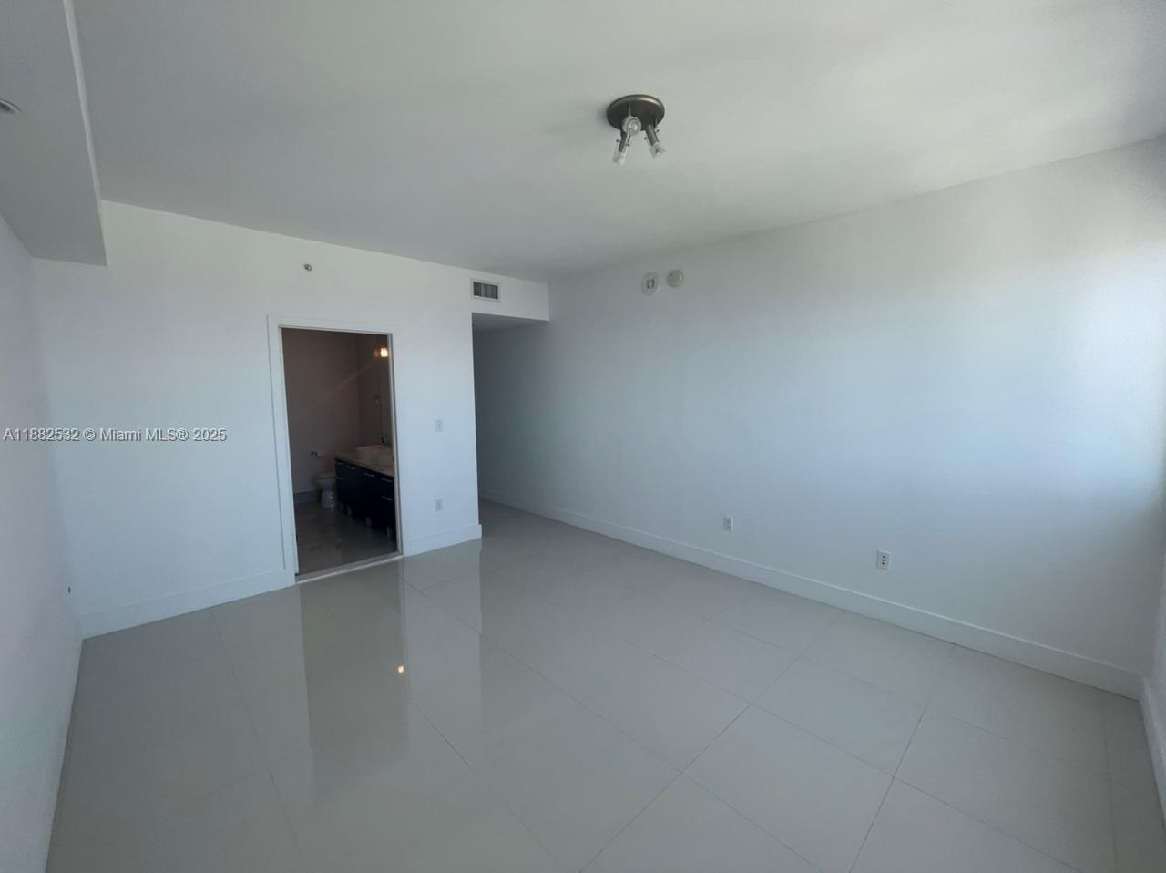253 NE 2 STREET #3703, Miami FL 33132