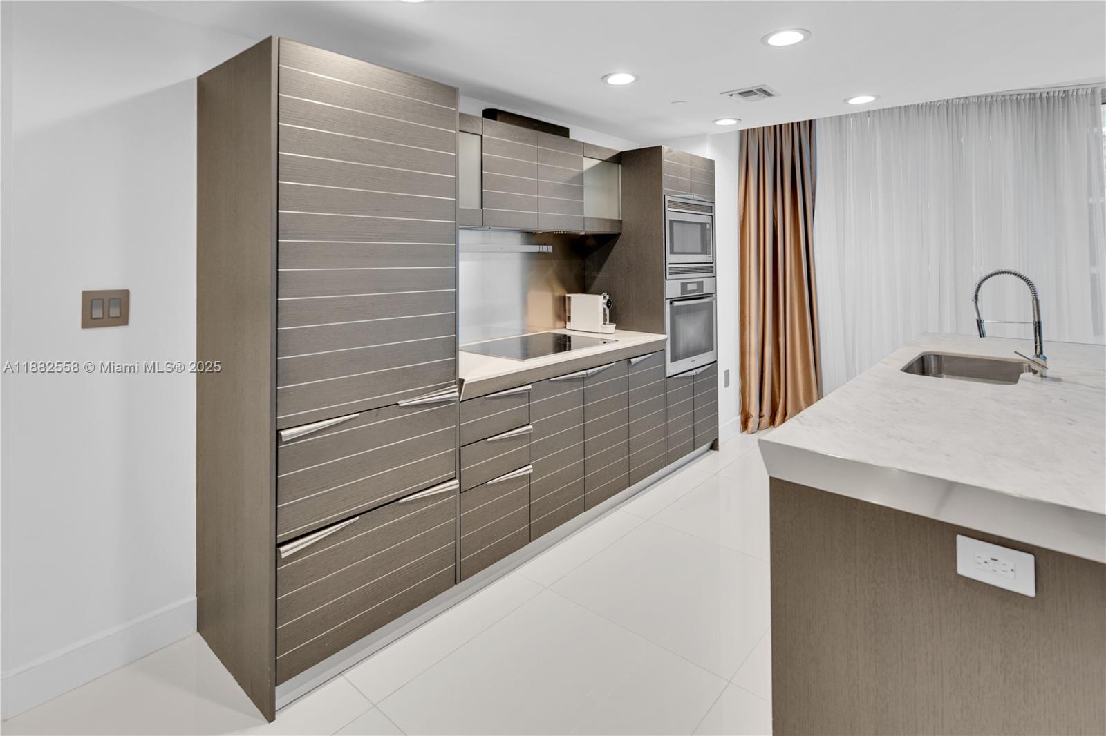 200 Biscayne Boulevard Way #4201, Miami FL 33131