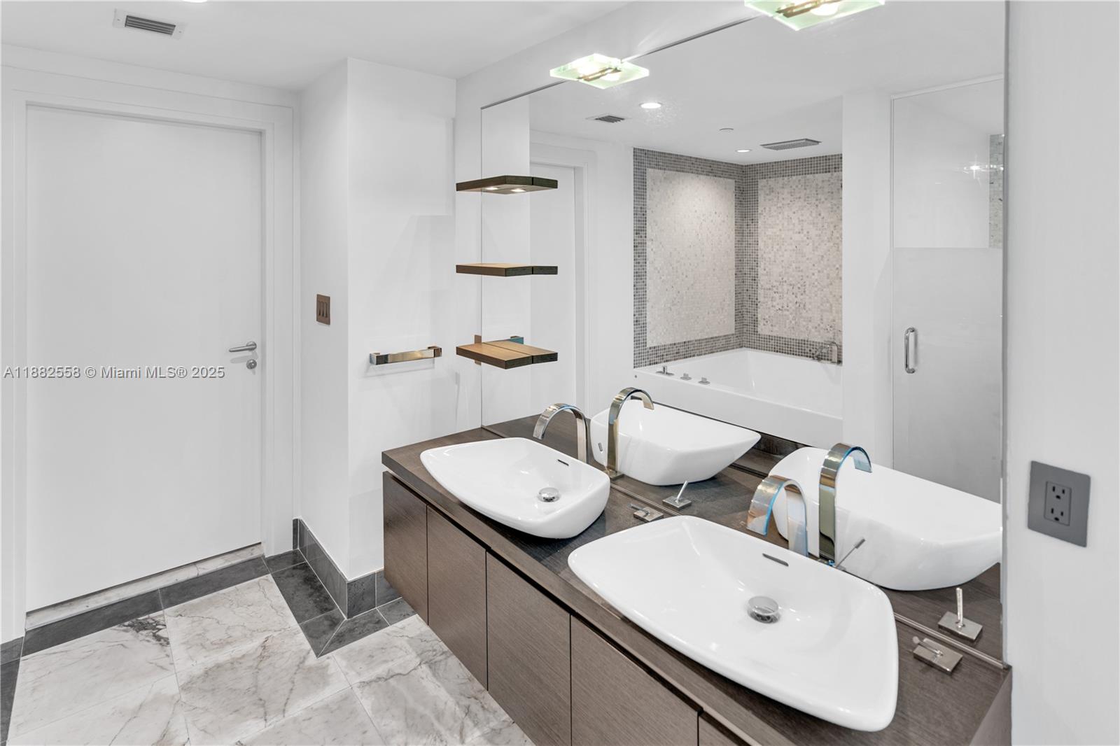 200 Biscayne Boulevard Way #4201, Miami FL 33131